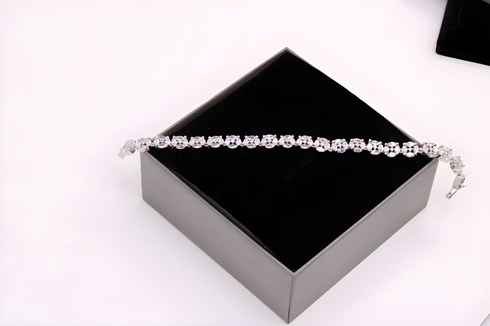 Blossom Bracelet Luminescence