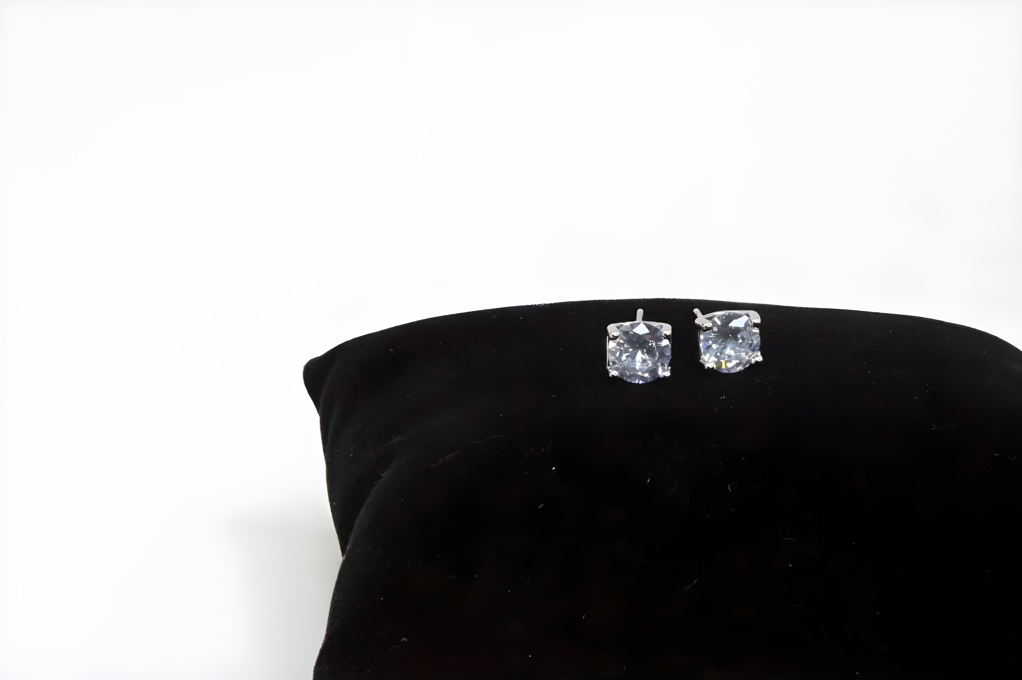 Solo Spark Artificial Diamond Earring