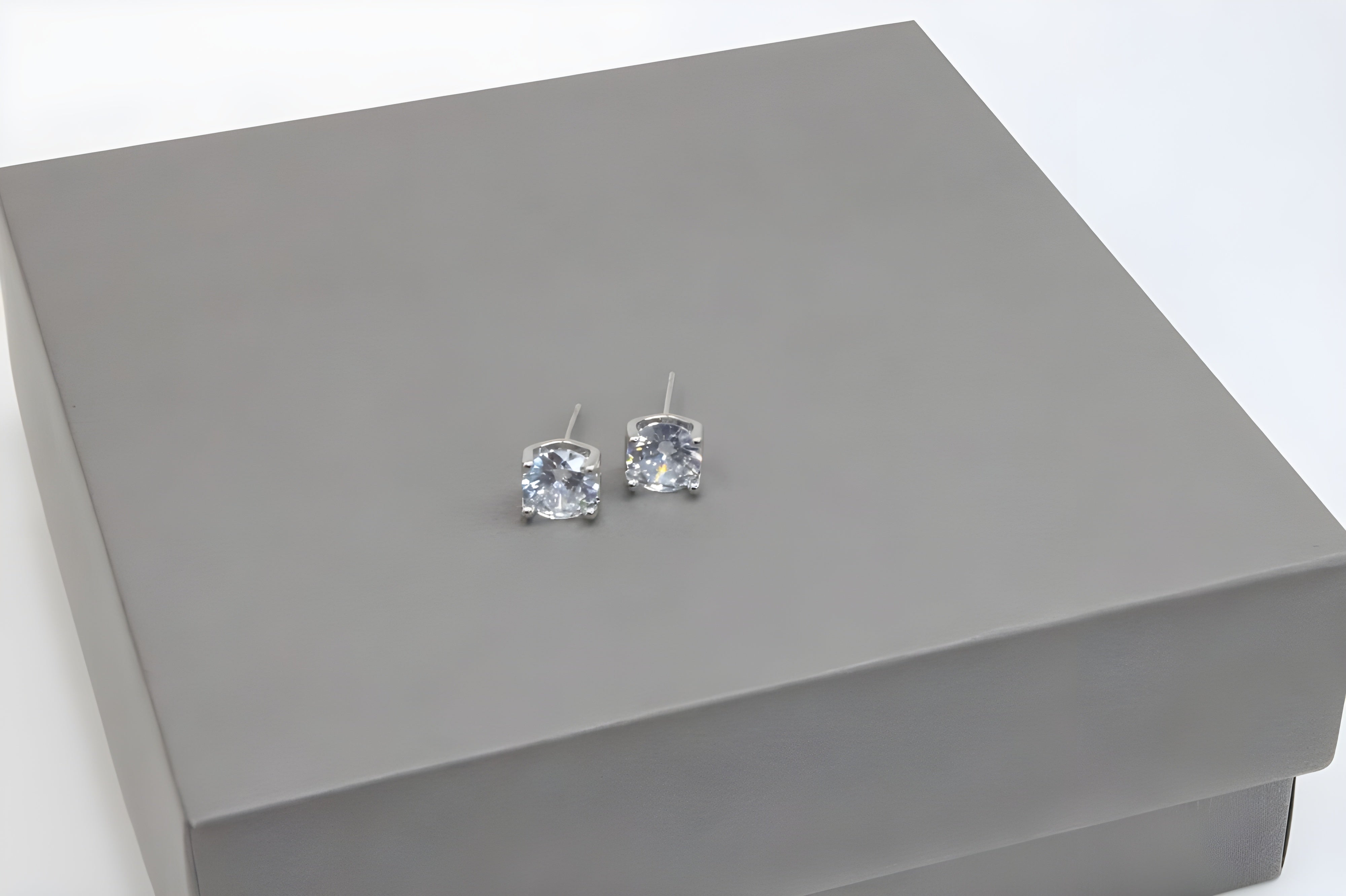 Solo Spark Artificial Diamond Earring