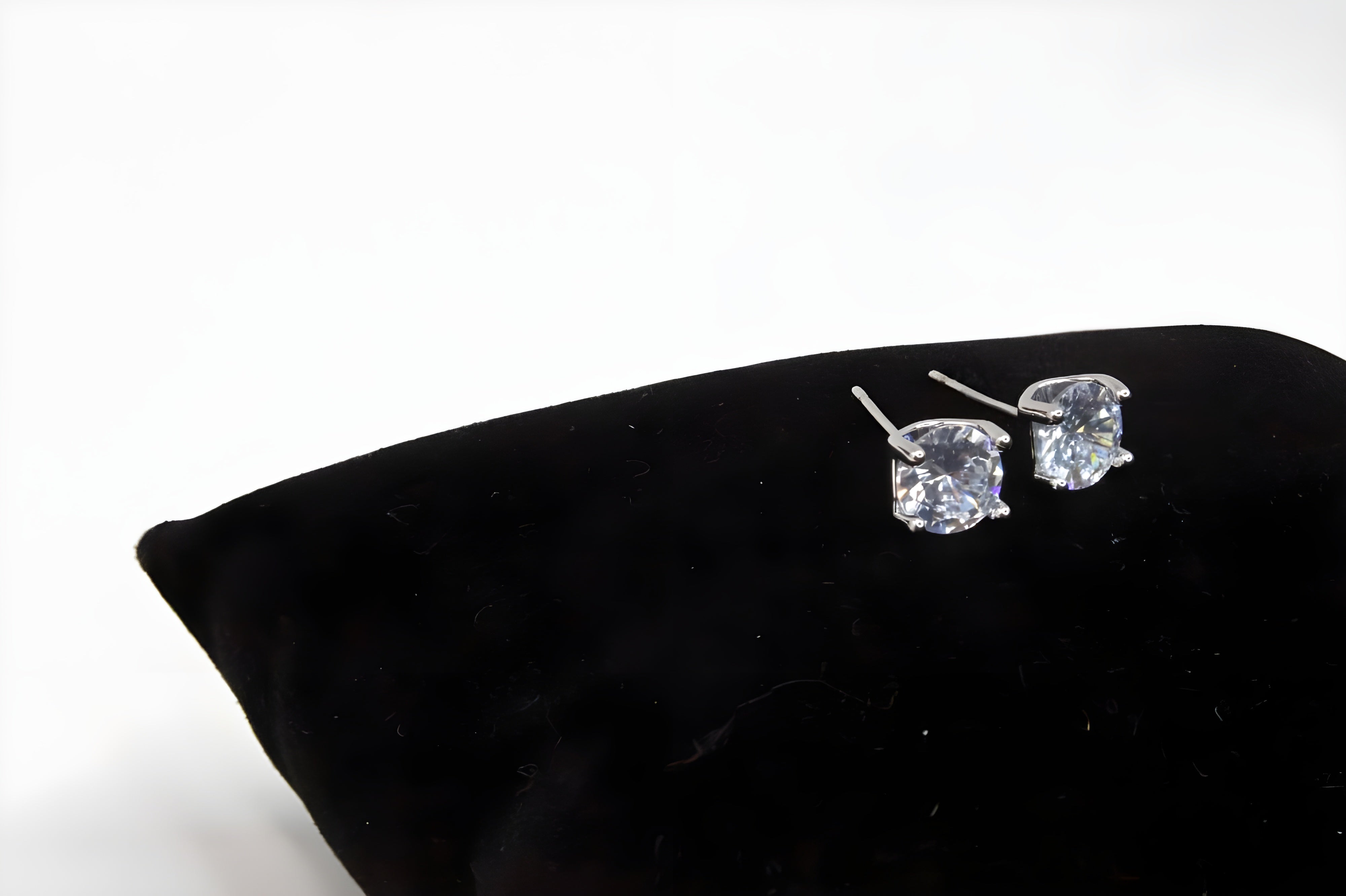 Solo Spark Artificial Diamond Earring