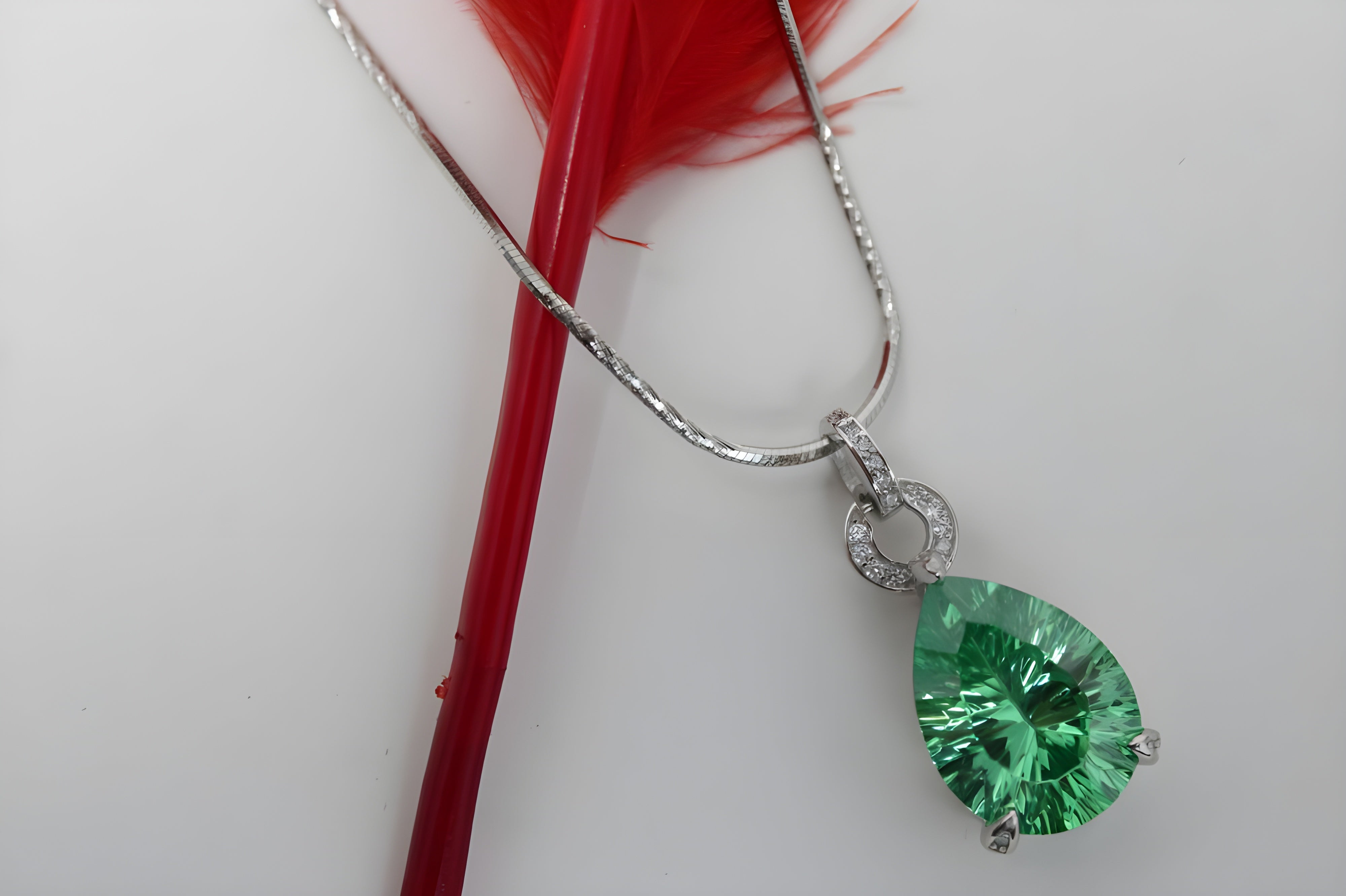 VeeLux Twirl Sparkle Pendant Necklace
