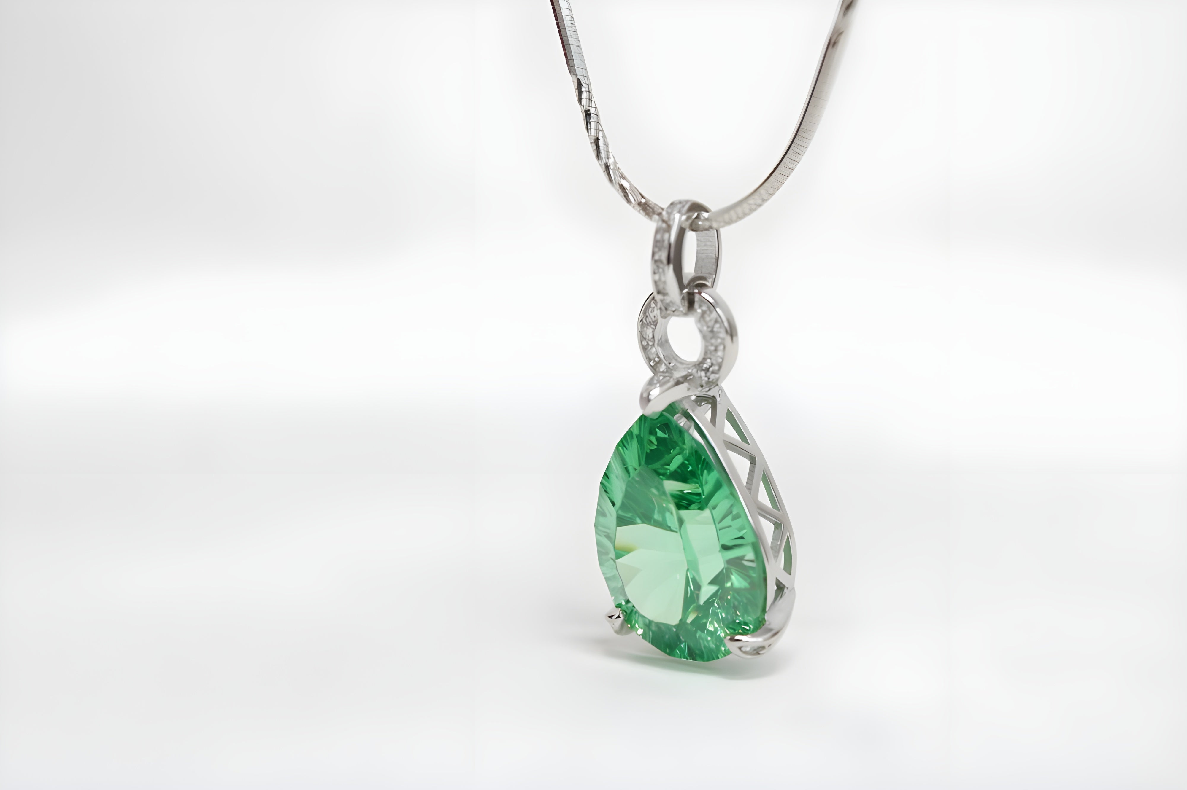 VeeLux Twirl Sparkle Pendant Necklace