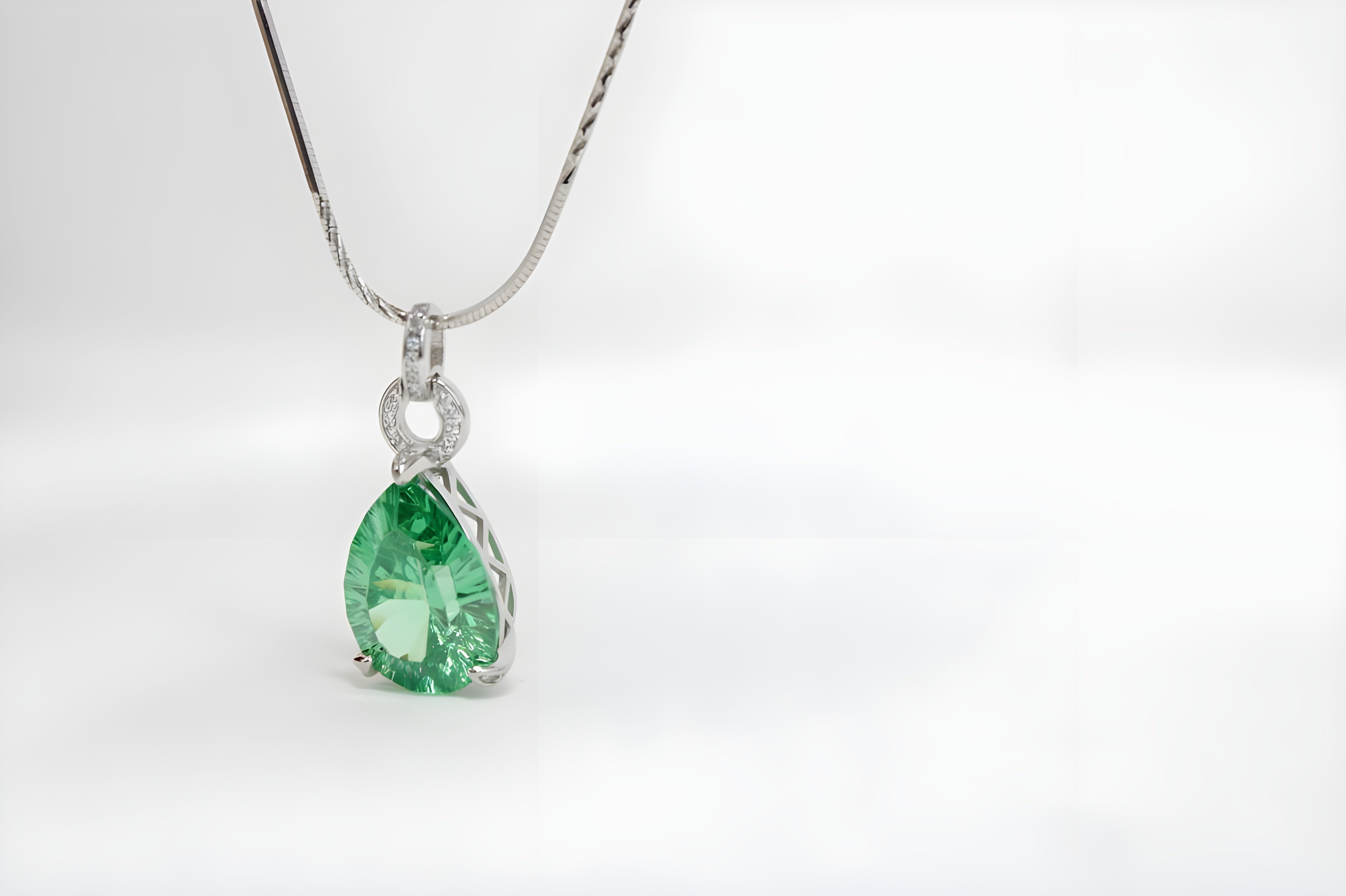 VeeLux Twirl Sparkle Pendant Necklace