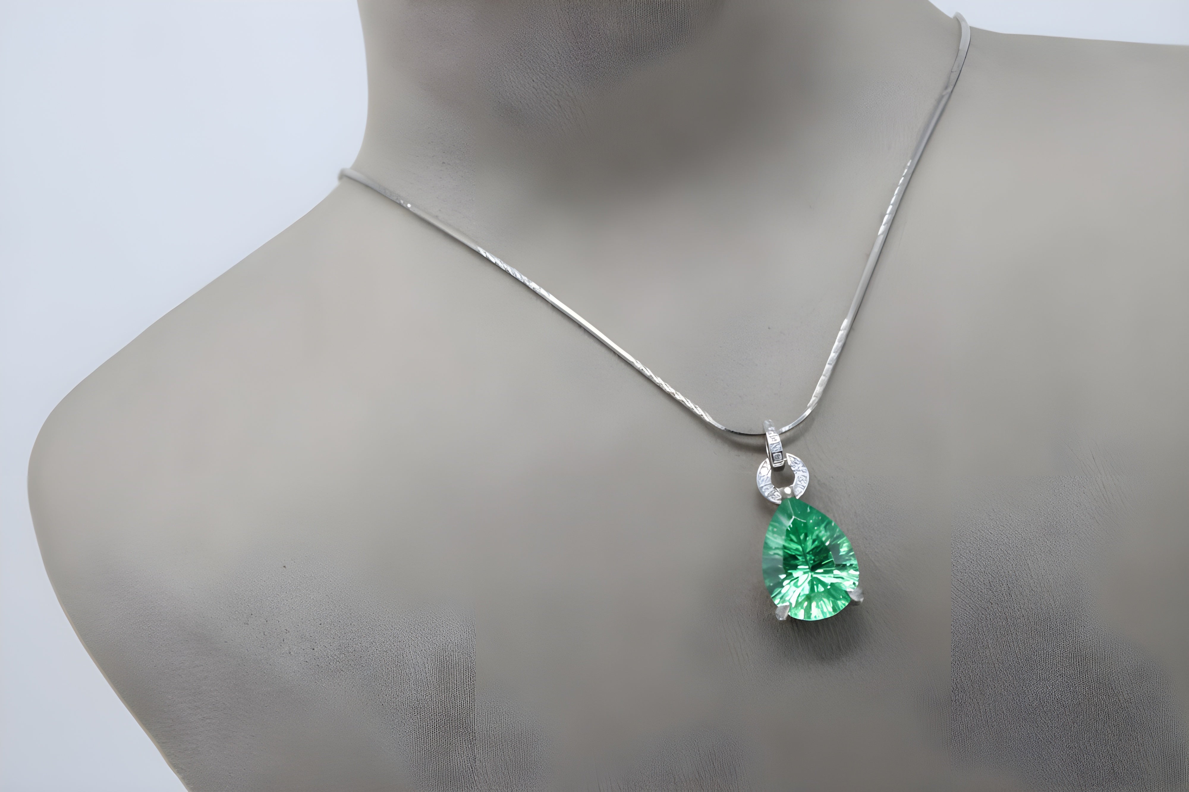 VeeLux Twirl Sparkle Pendant Necklace
