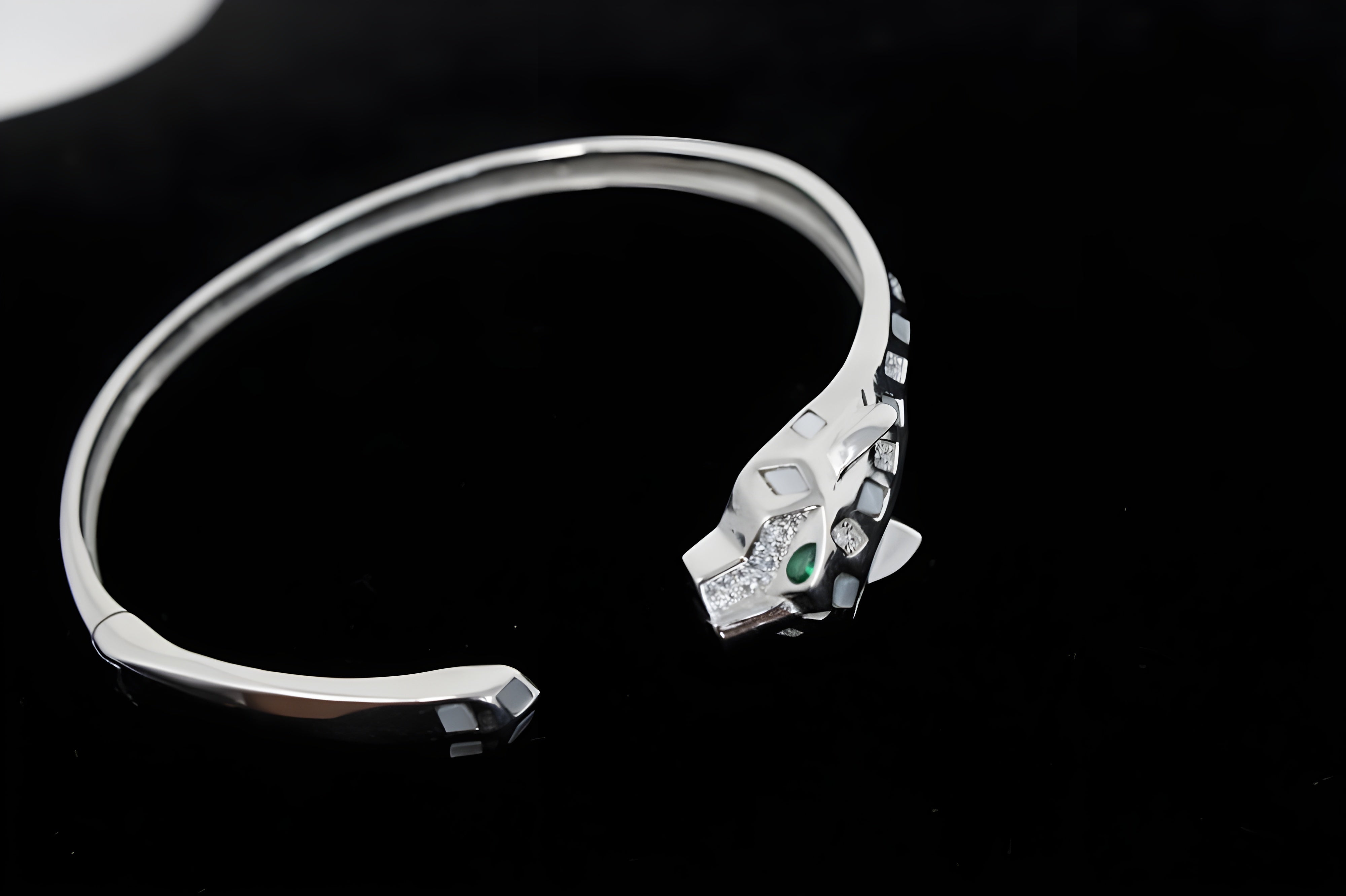 Sterling Silver VeeLux Premium Crystal Green Classic Elegance Bracelet