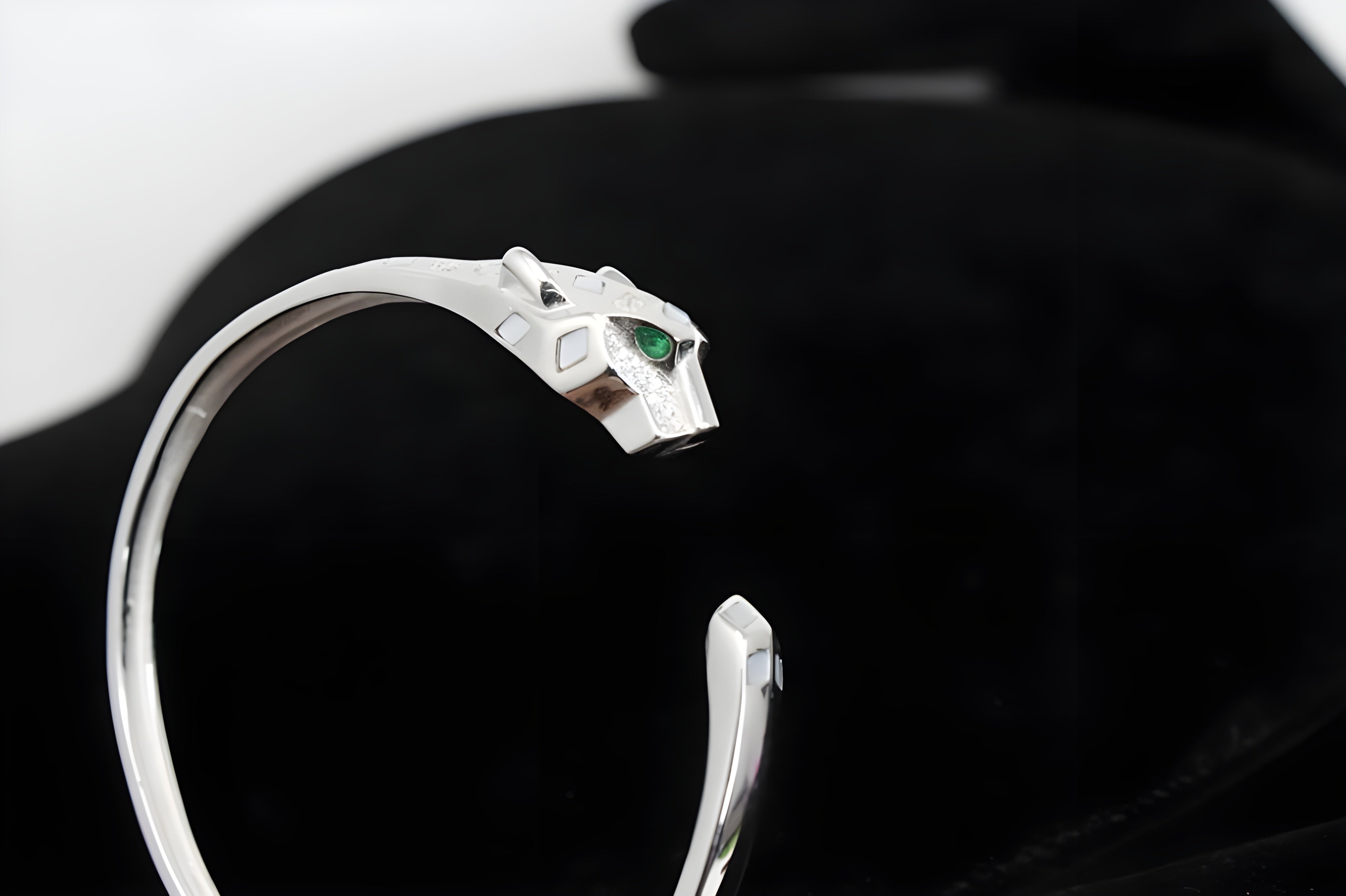 Sterling Silver VeeLux Premium Crystal Green Classic Elegance Bracelet