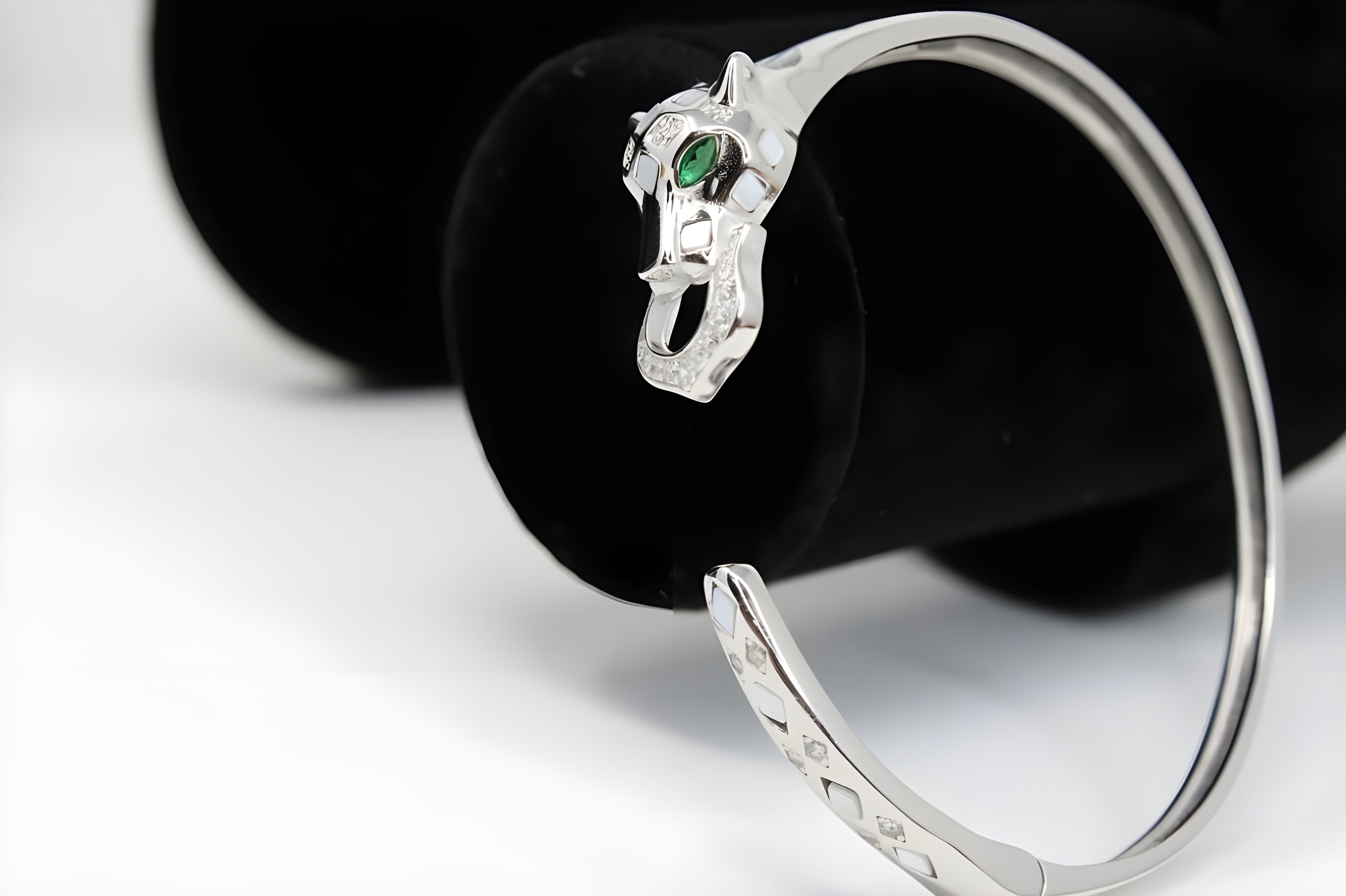 Sterling Silver VeeLux Premium Crystal Green Classic Elegance Bracelet
