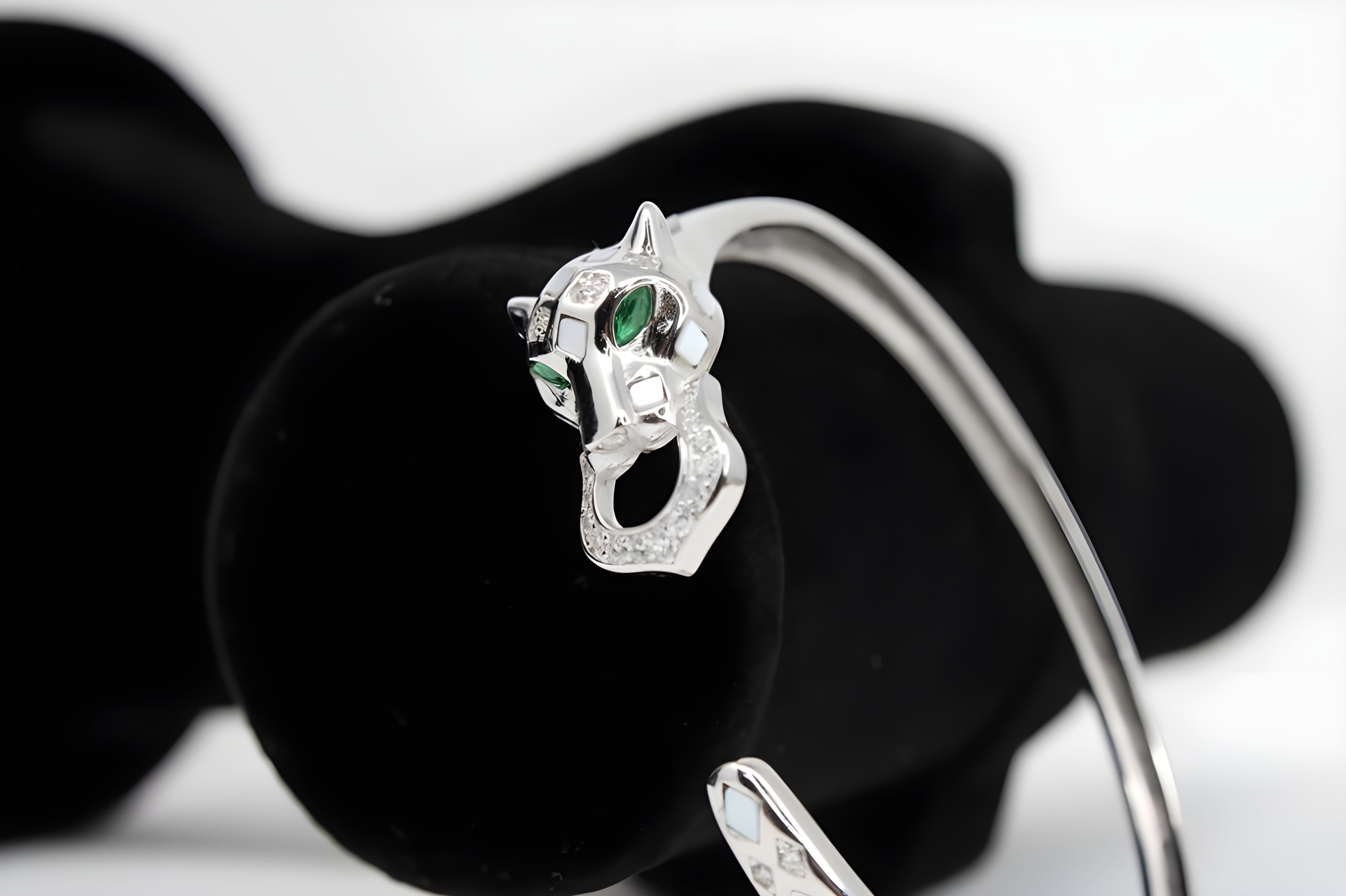 Sterling Silver VeeLux Premium Crystal Green Classic Elegance Bracelet