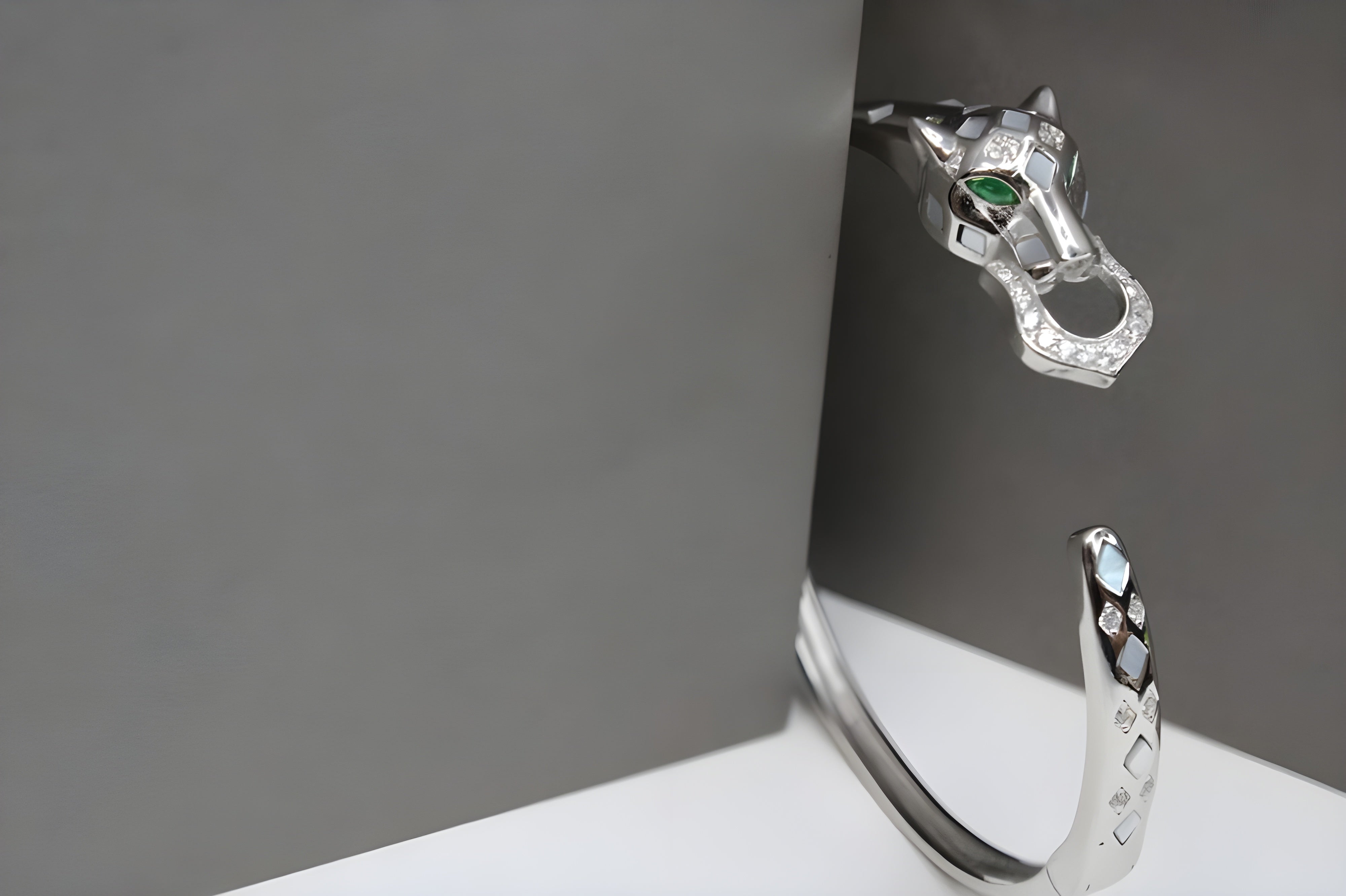 Sterling Silver VeeLux Premium Crystal Green Classic Elegance Bracelet