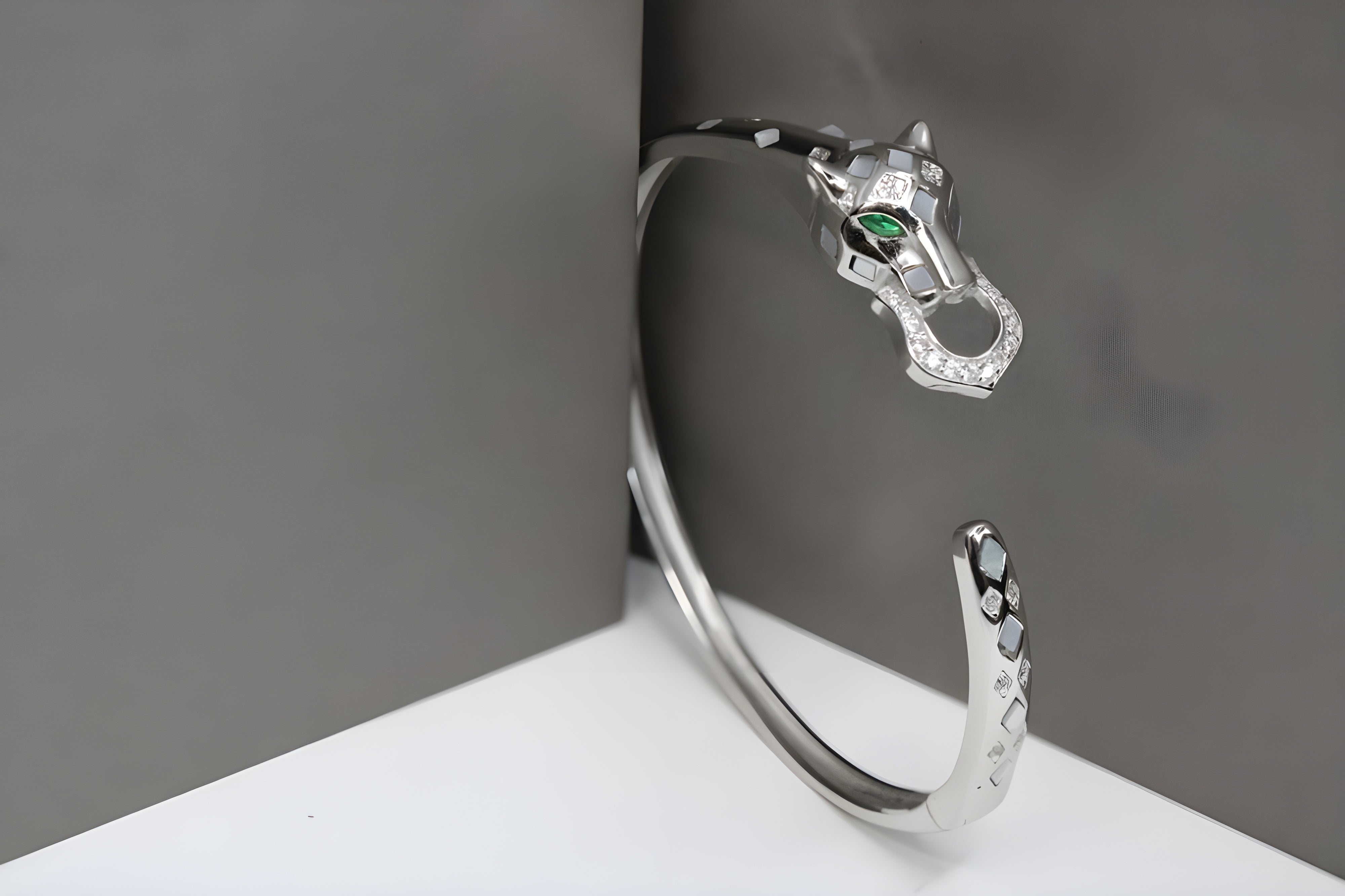 Sterling Silver VeeLux Premium Crystal Green Classic Elegance Bracelet