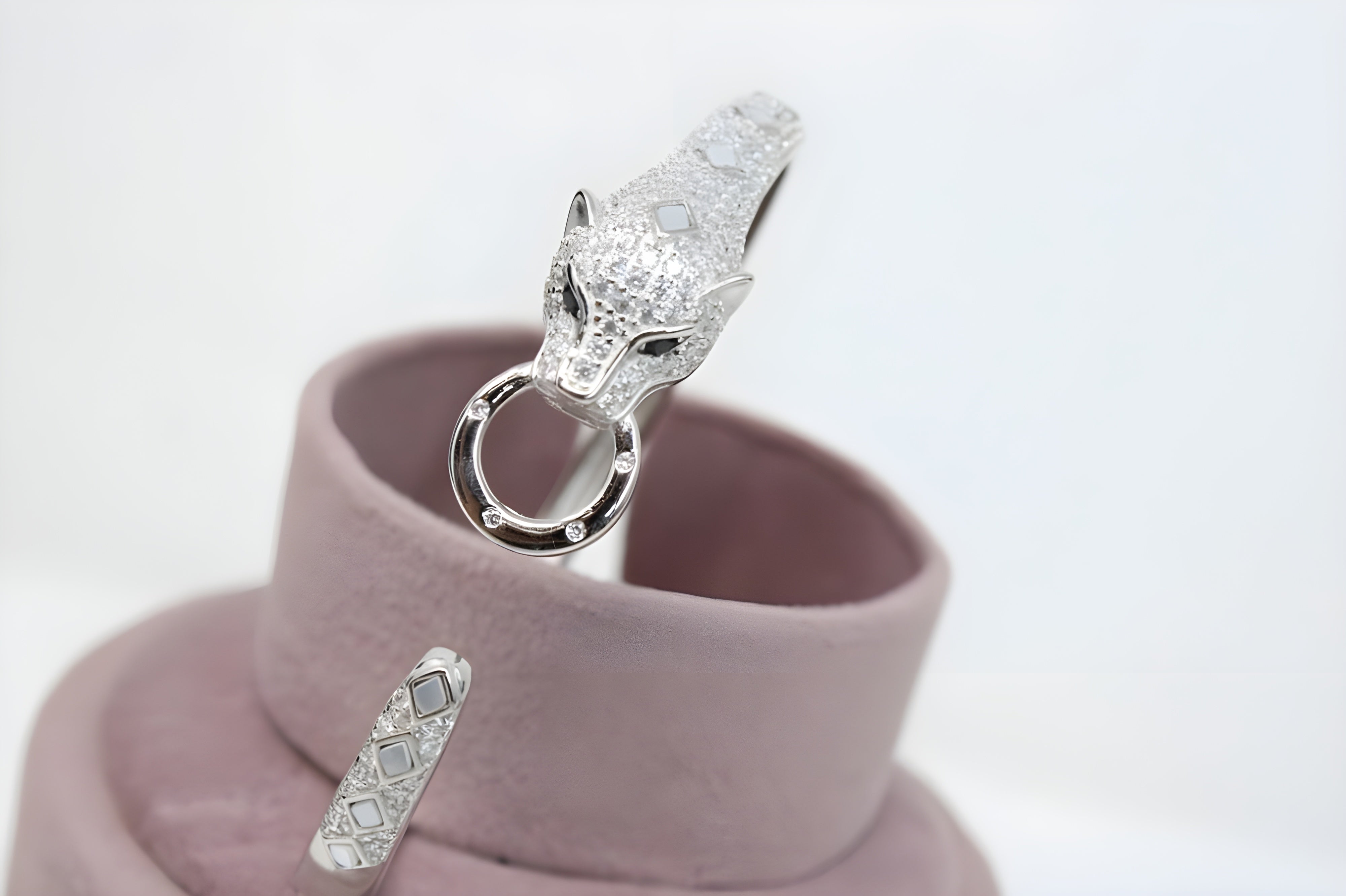 Sterling Silver VeeLux Premium Crystal Snake Face Classic Round Bracelet