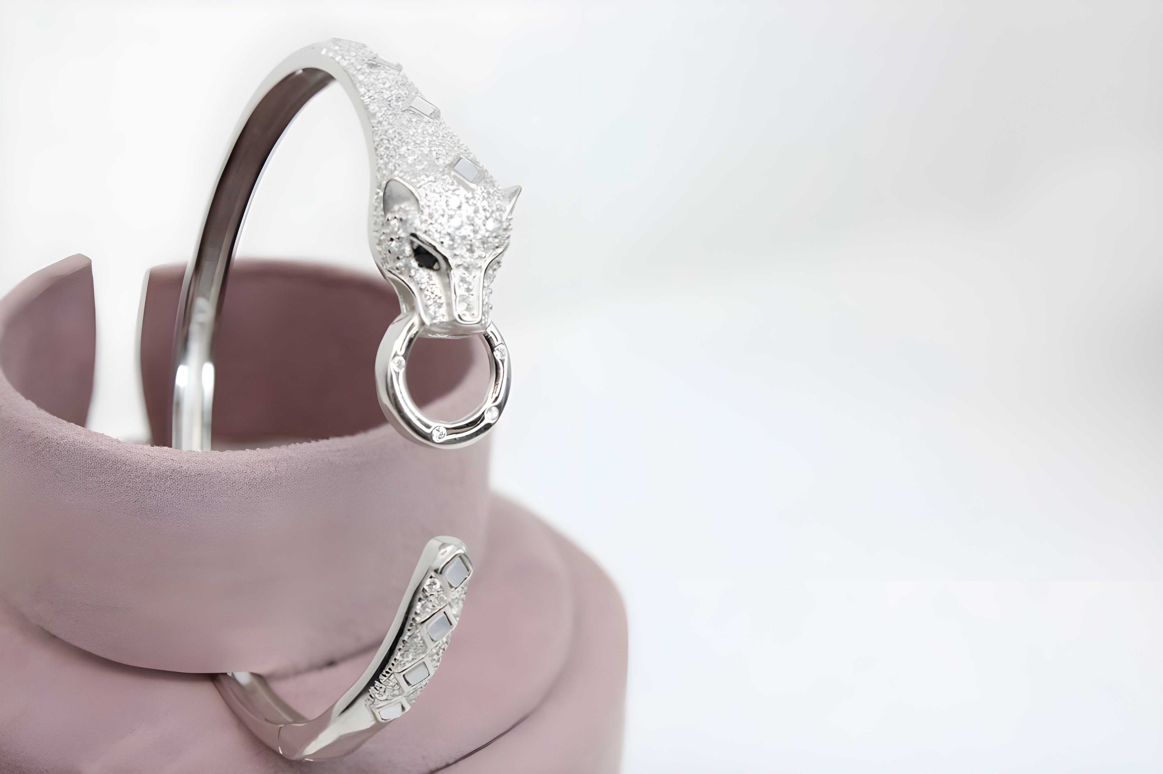 Sterling Silver VeeLux Premium Crystal Snake Face Classic Round Bracelet