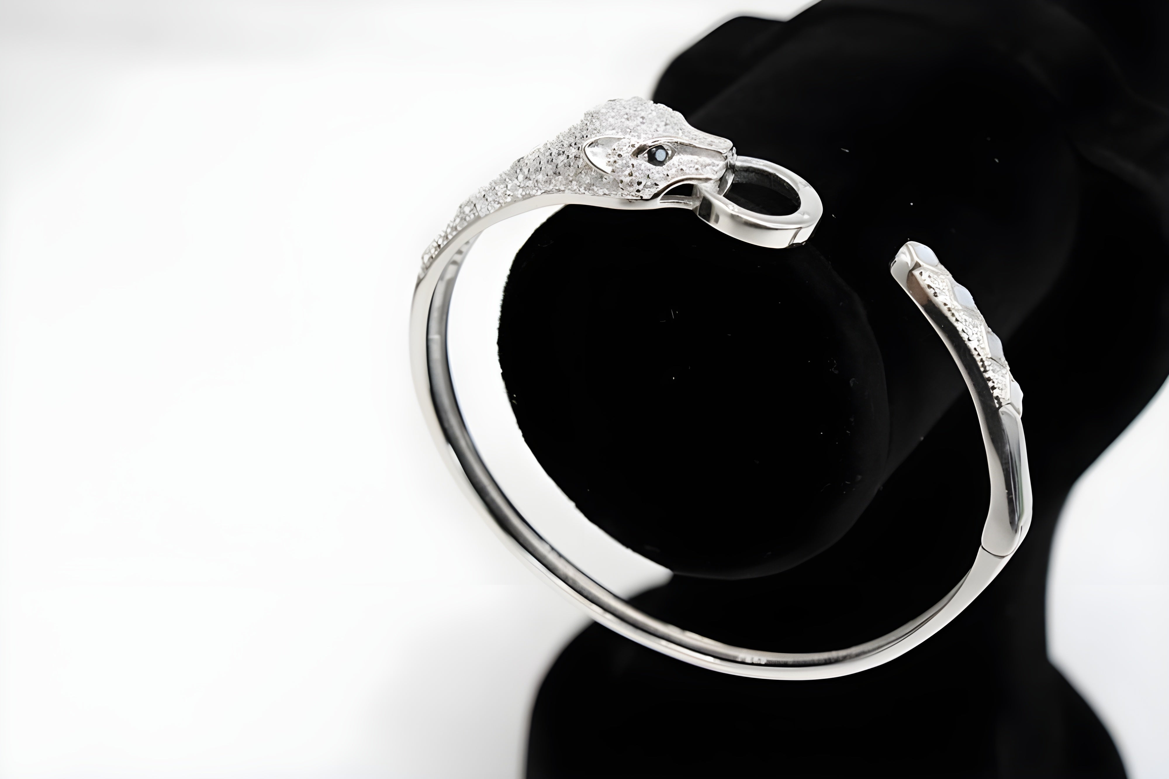 Sterling Silver VeeLux Premium Crystal Snake Face Classic Round Bracelet