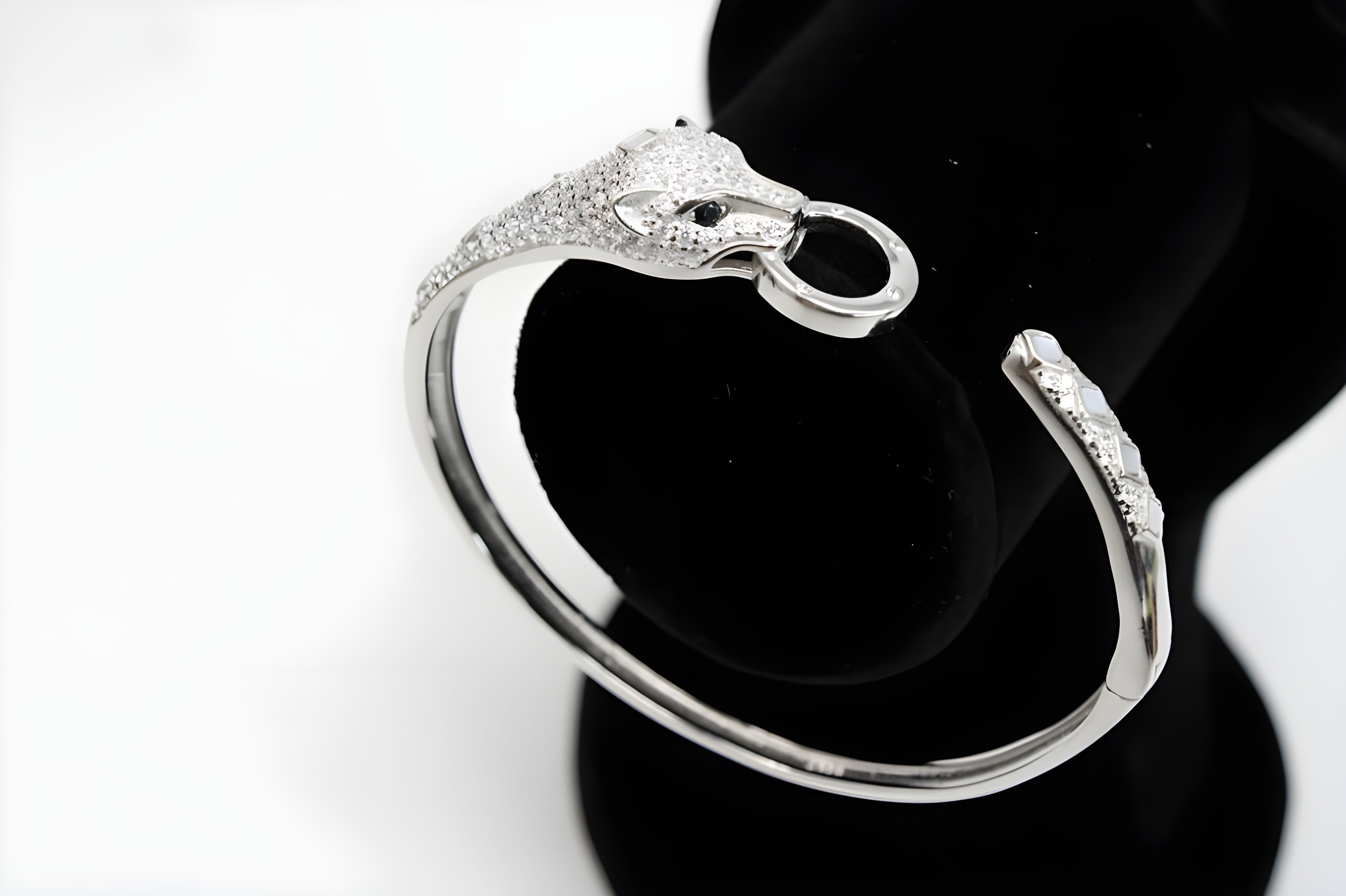Sterling Silver VeeLux Premium Crystal Snake Face Classic Round Bracelet