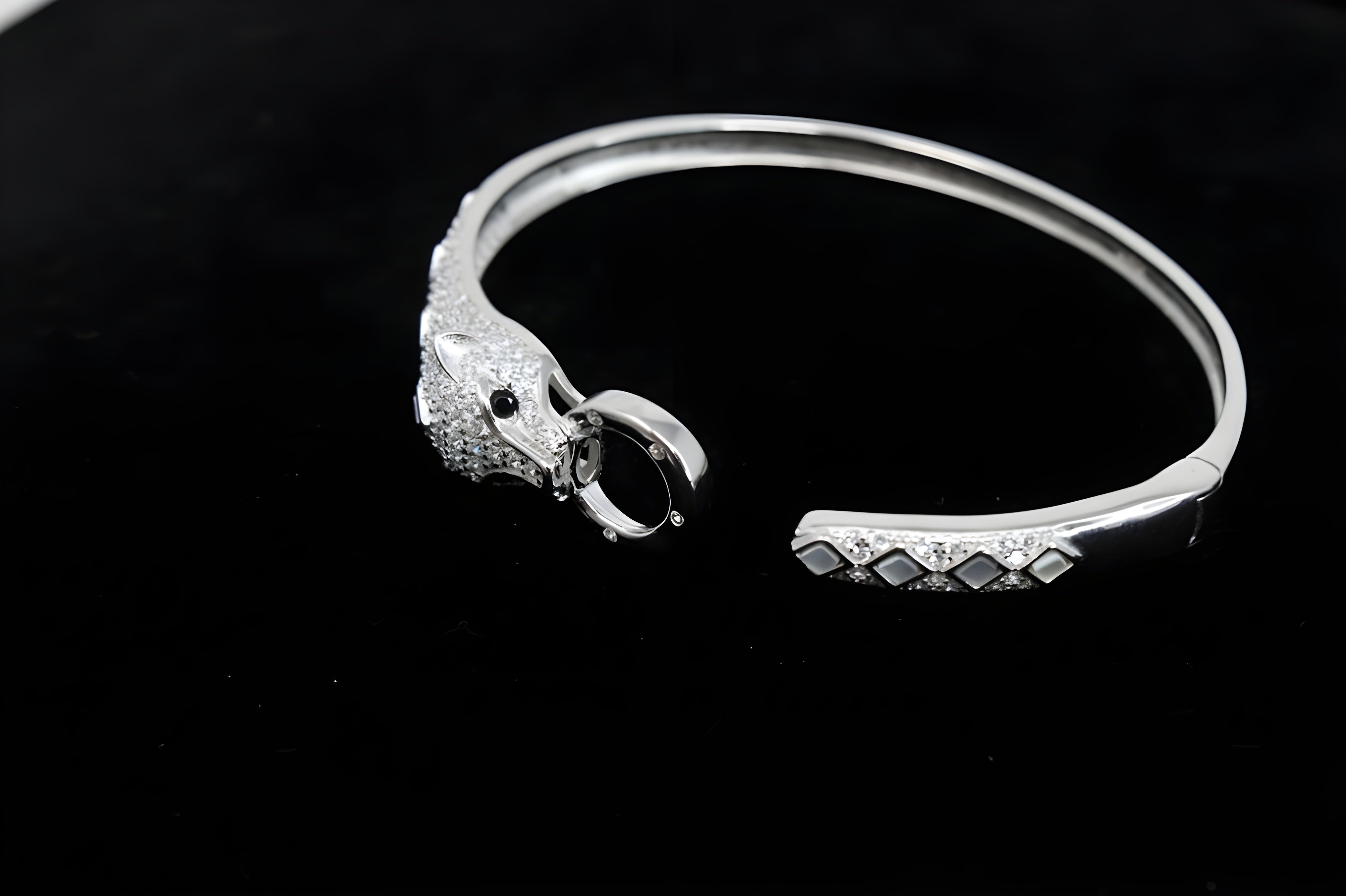 Sterling Silver VeeLux Premium Crystal Snake Face Classic Round Bracelet