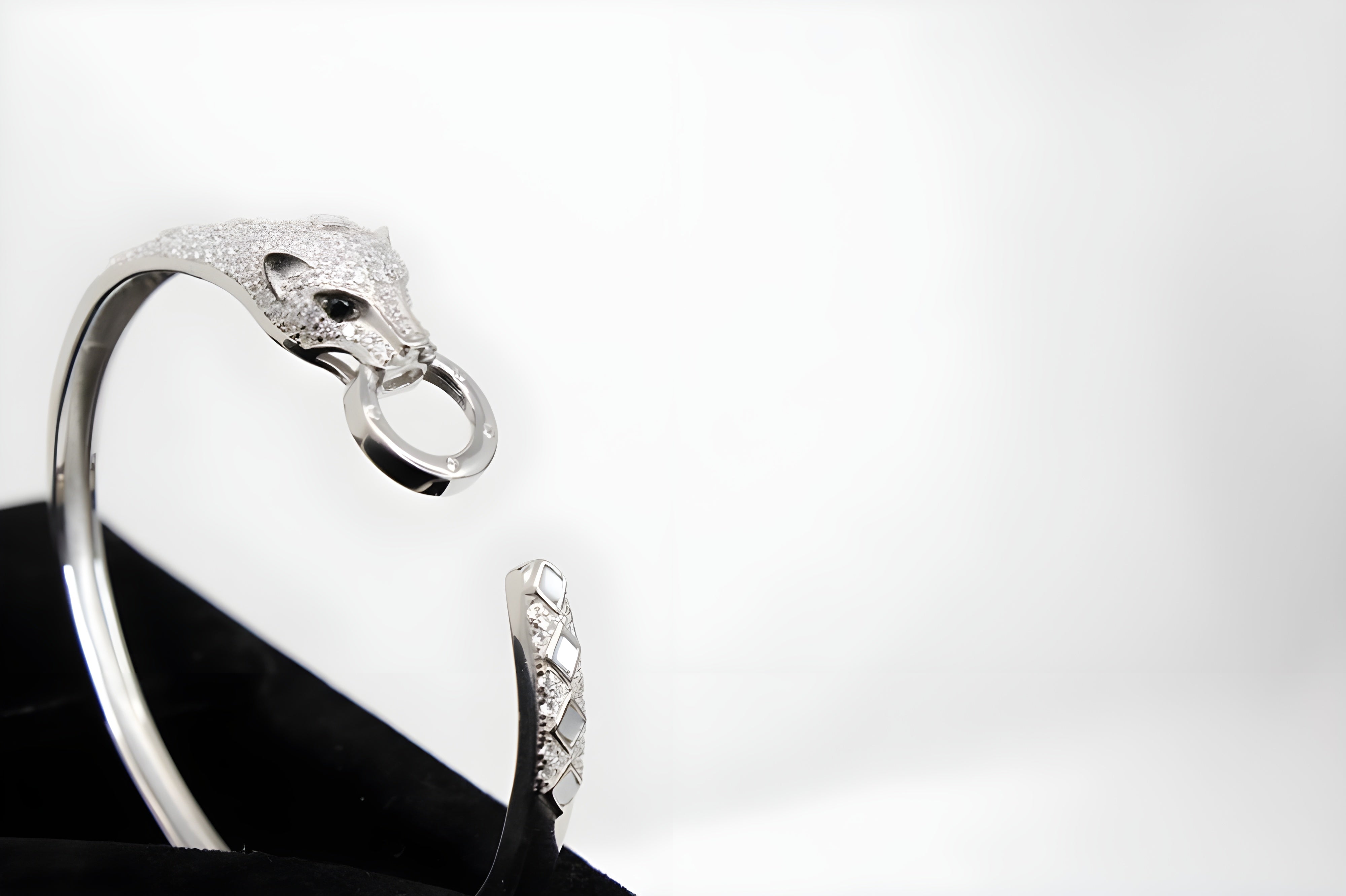 Sterling Silver VeeLux Premium Crystal Snake Face Classic Round Bracelet