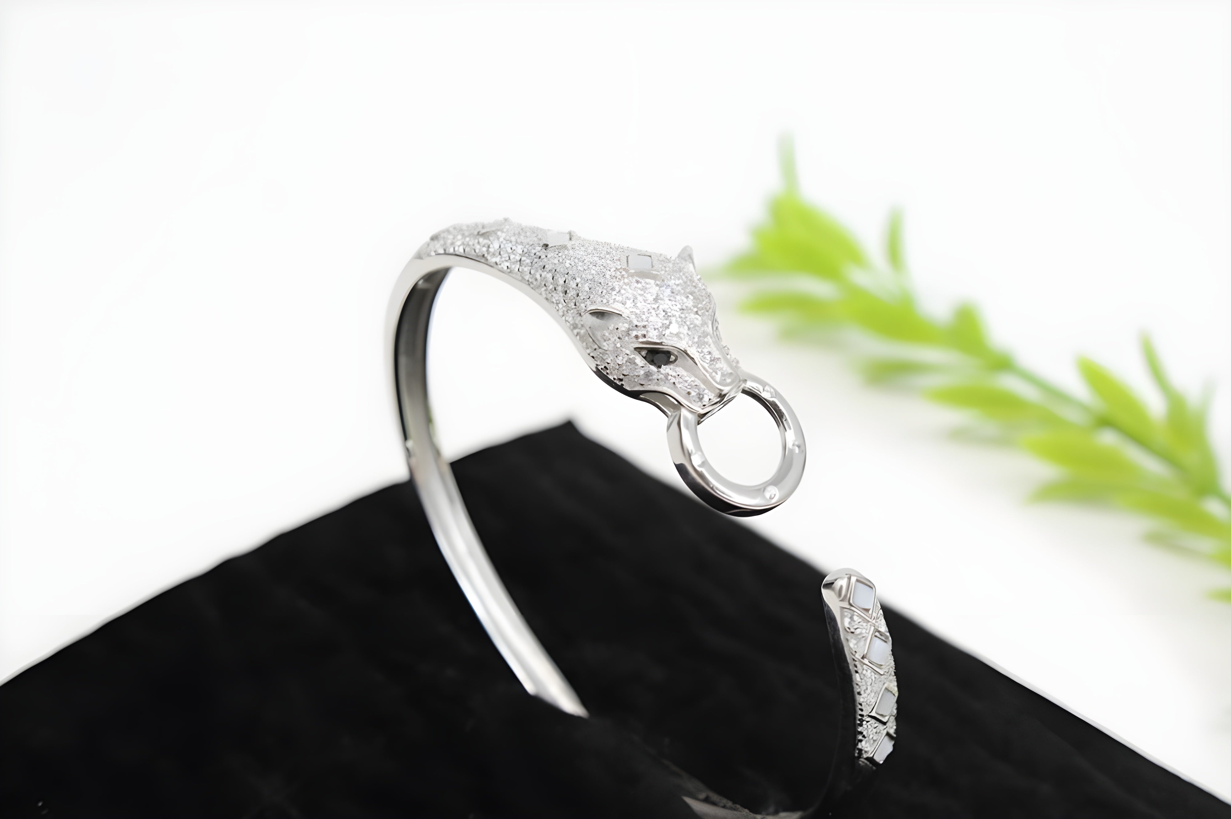 Sterling Silver VeeLux Premium Crystal Snake Face Classic Round Bracelet