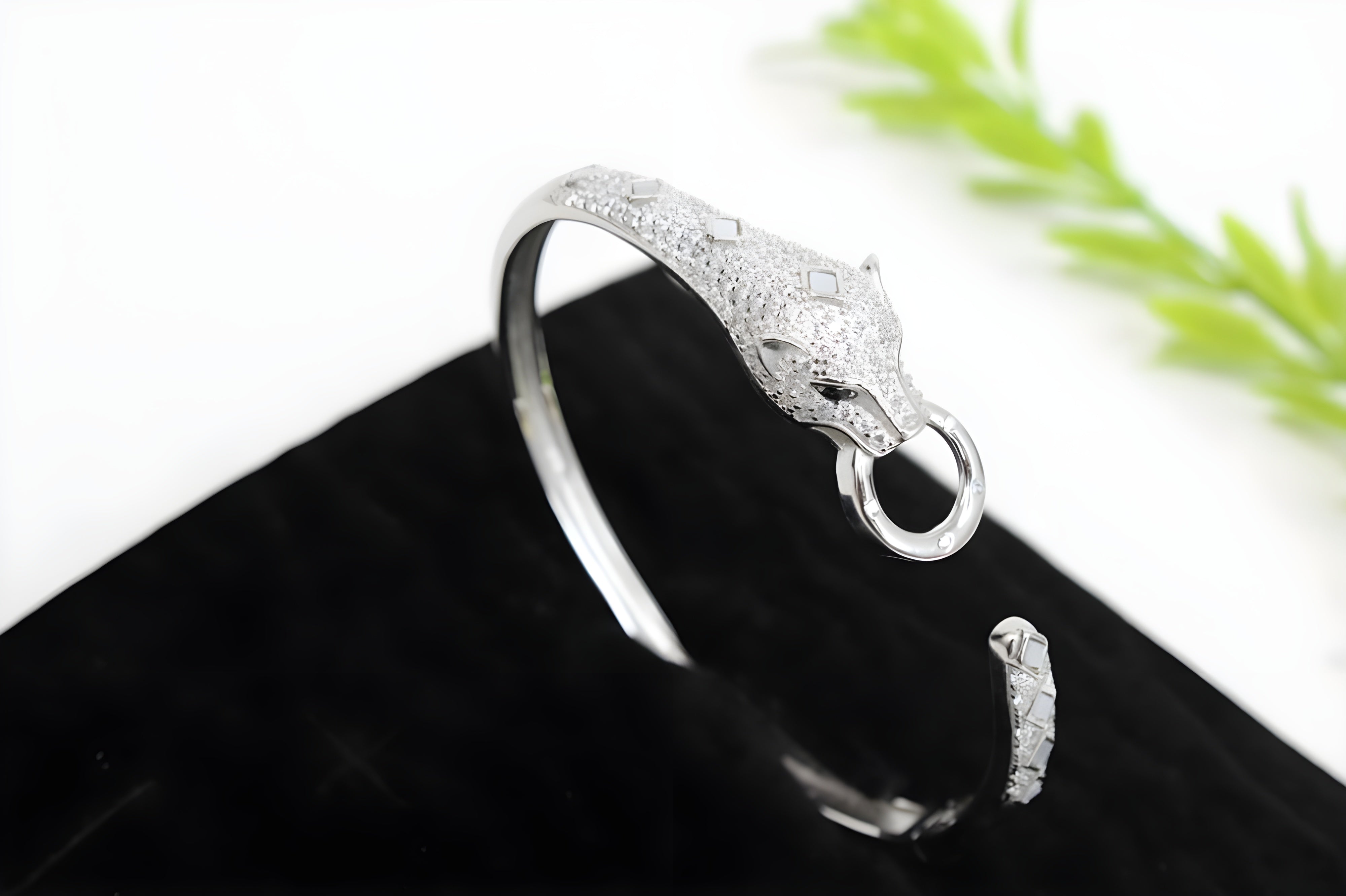Sterling Silver VeeLux Premium Crystal Snake Face Classic Round Bracelet