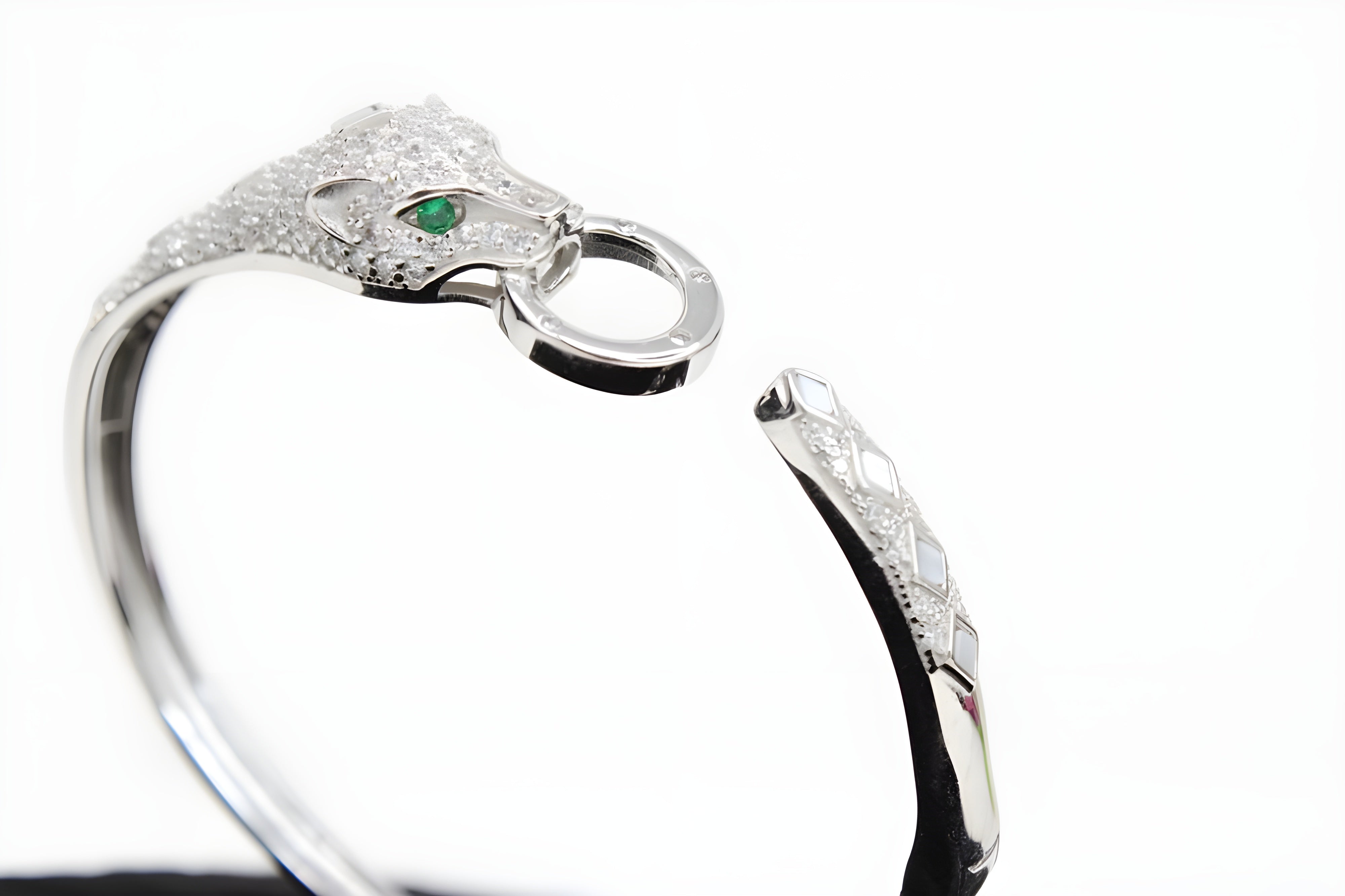 Sterling Silver VeeLux Premium Crystal Reptile Face Classic Round Bracelet