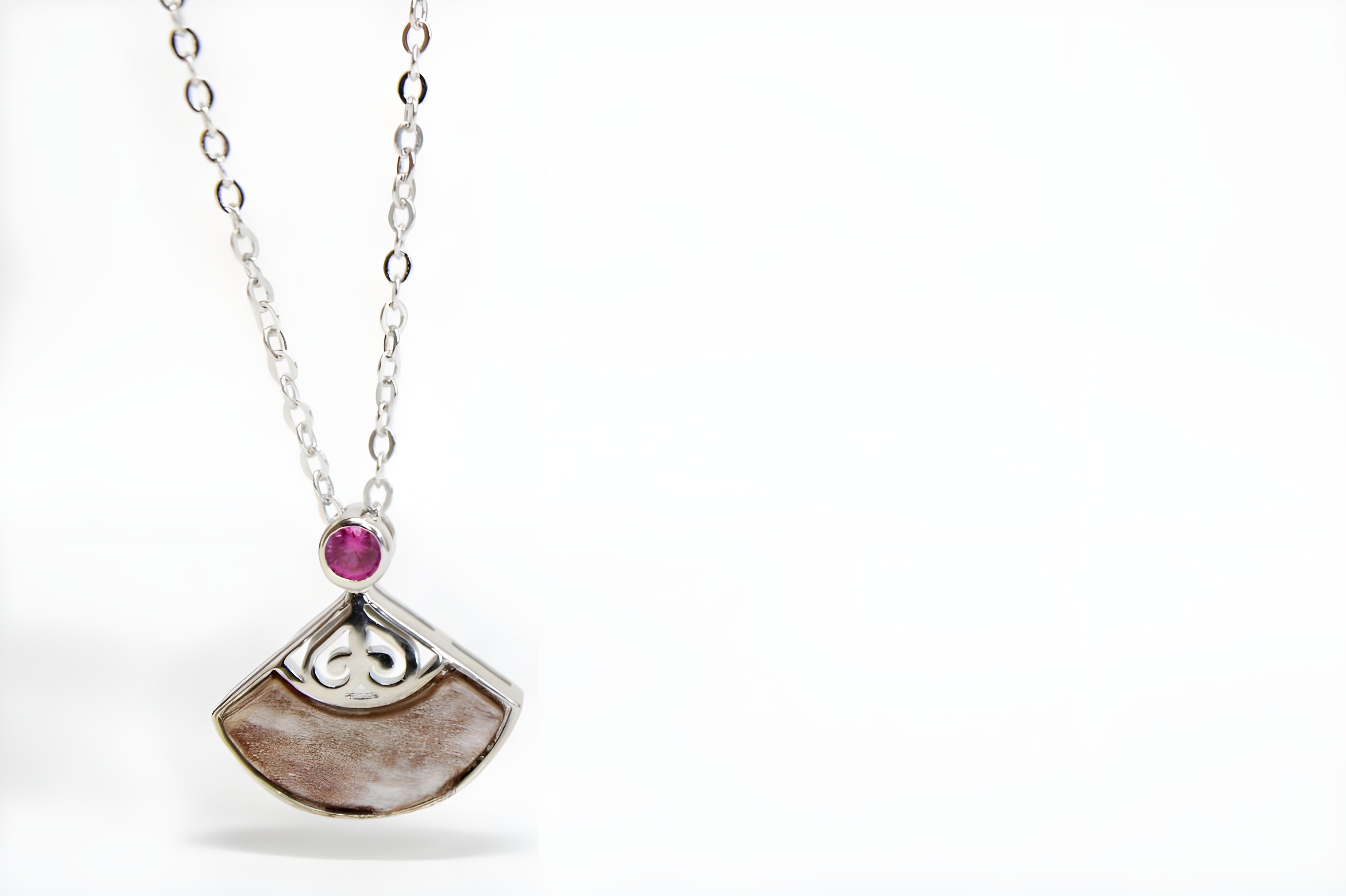 Charming Vintage-Inspired Fan Pendant in Sterling Silver