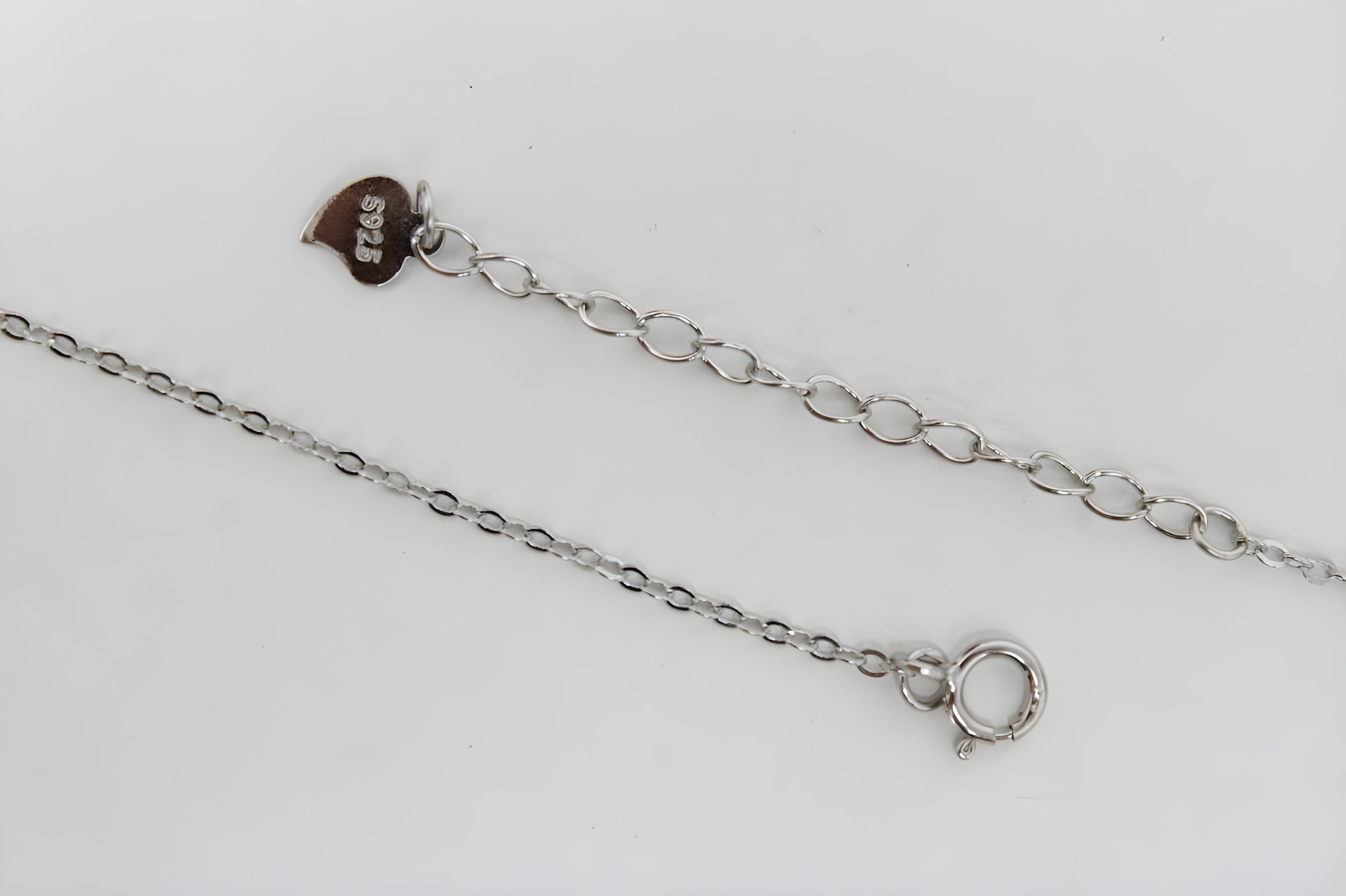 Charming Vintage-Inspired Fan Pendant in Sterling Silver