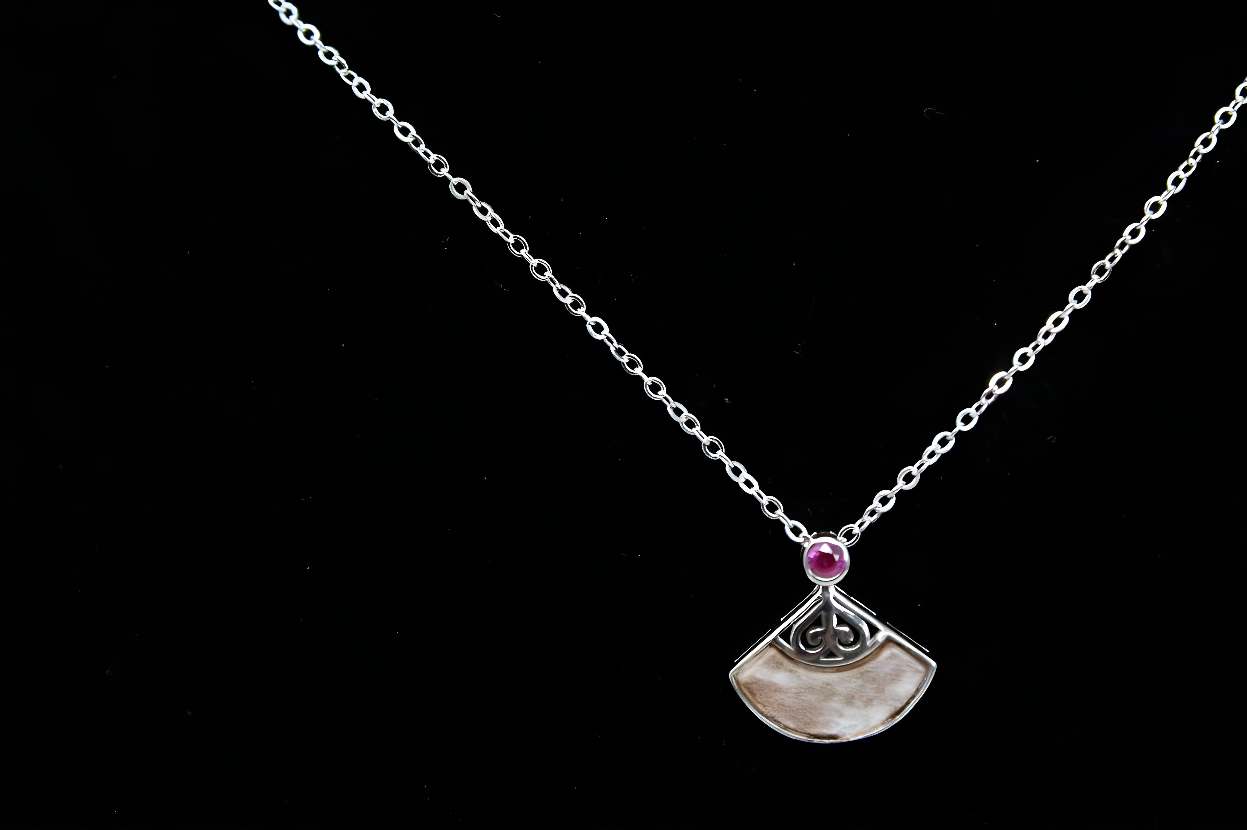 Charming Vintage-Inspired Fan Pendant in Sterling Silver