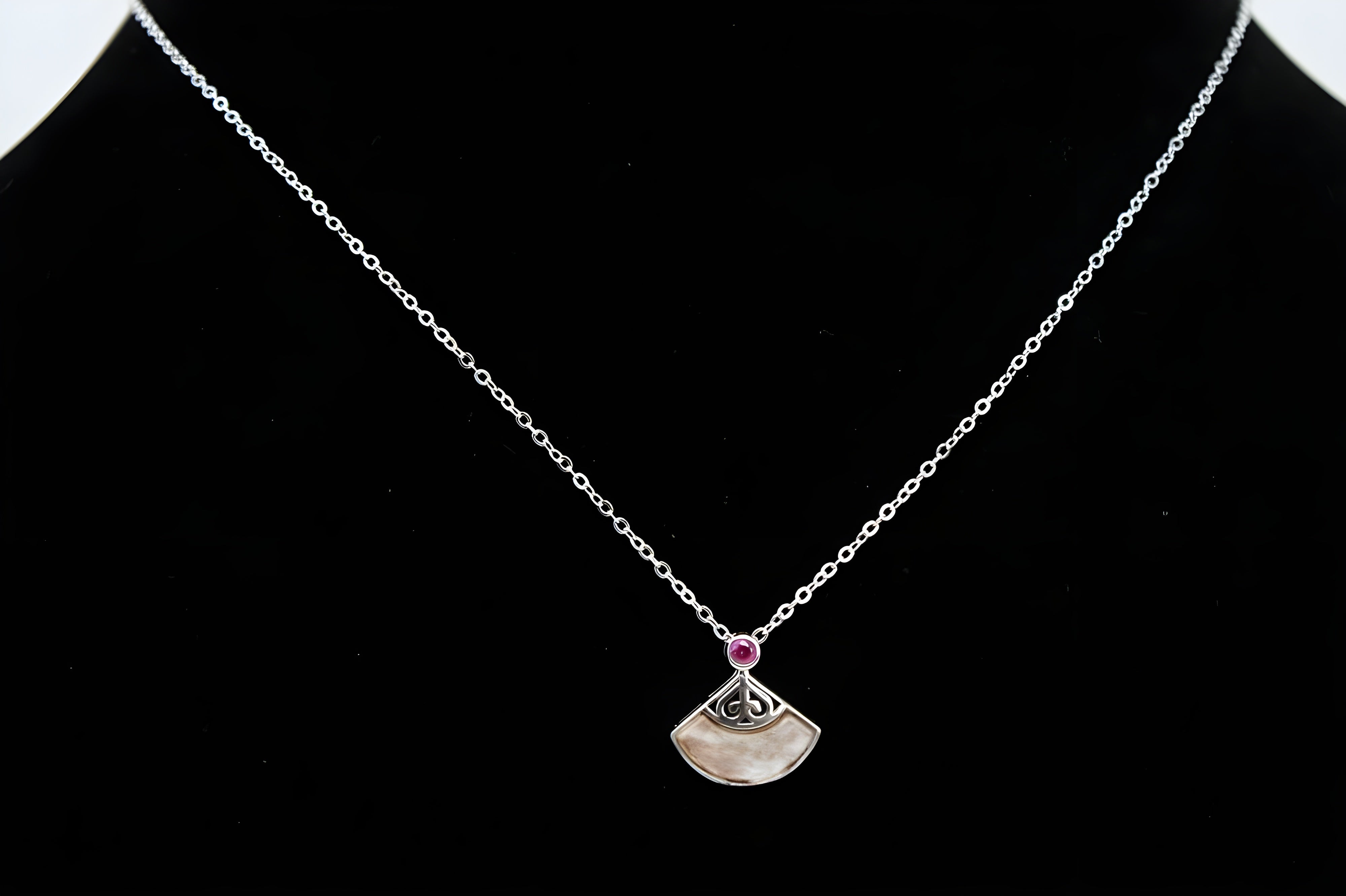 Charming Vintage-Inspired Fan Pendant in Sterling Silver