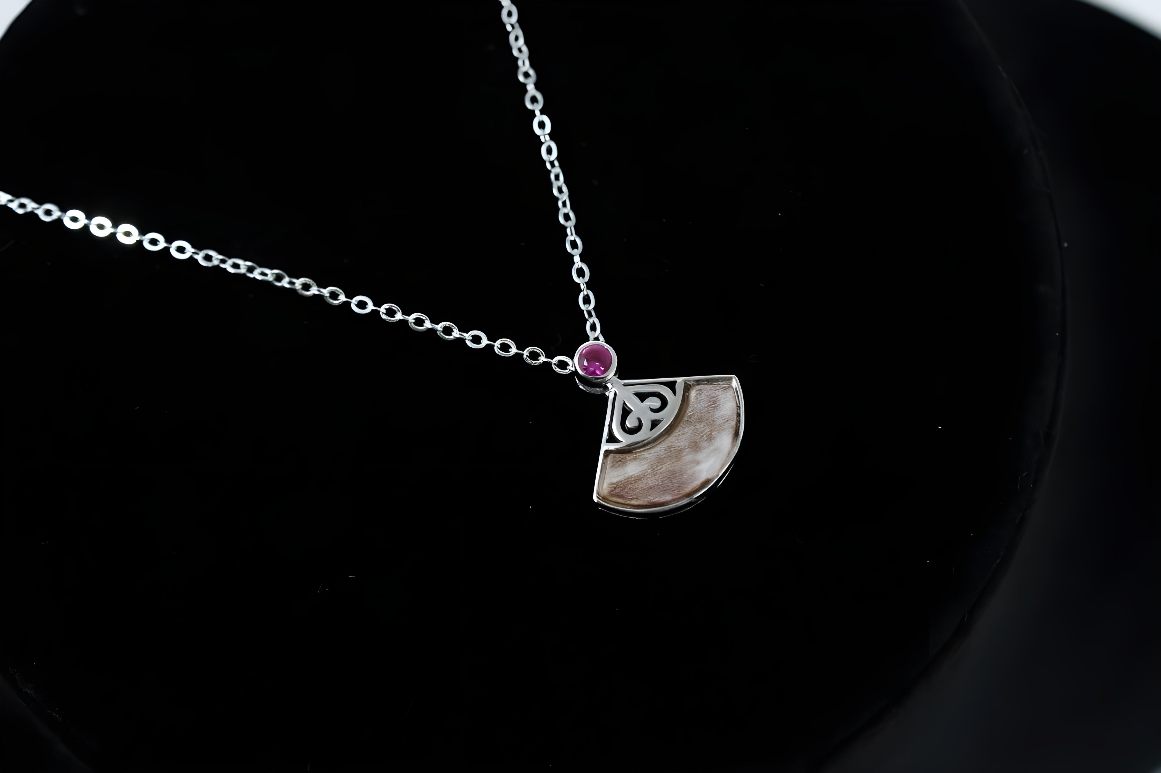 Charming Vintage-Inspired Fan Pendant in Sterling Silver