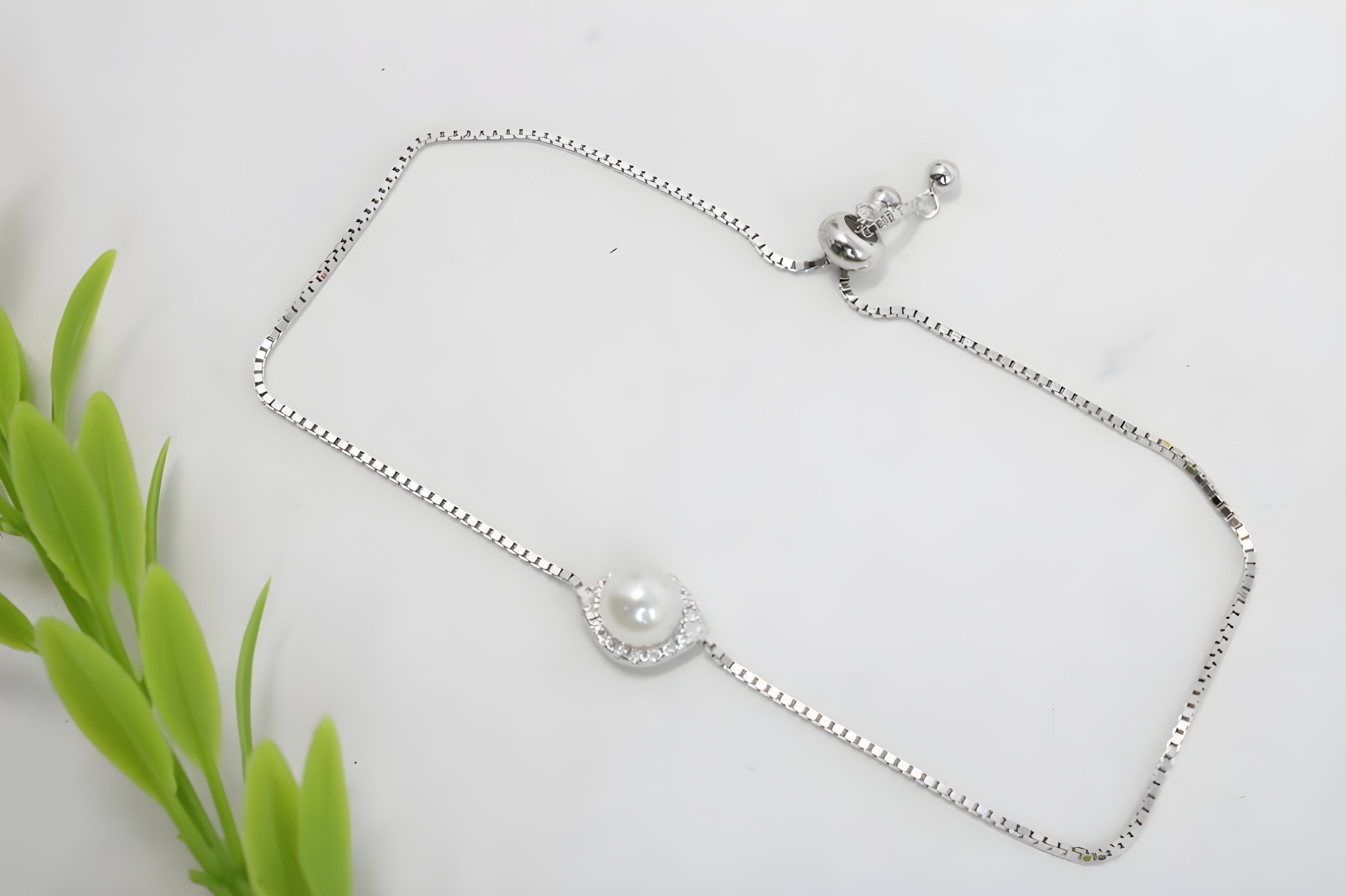 Veeves Timeless Pearl Crystal Bracelet