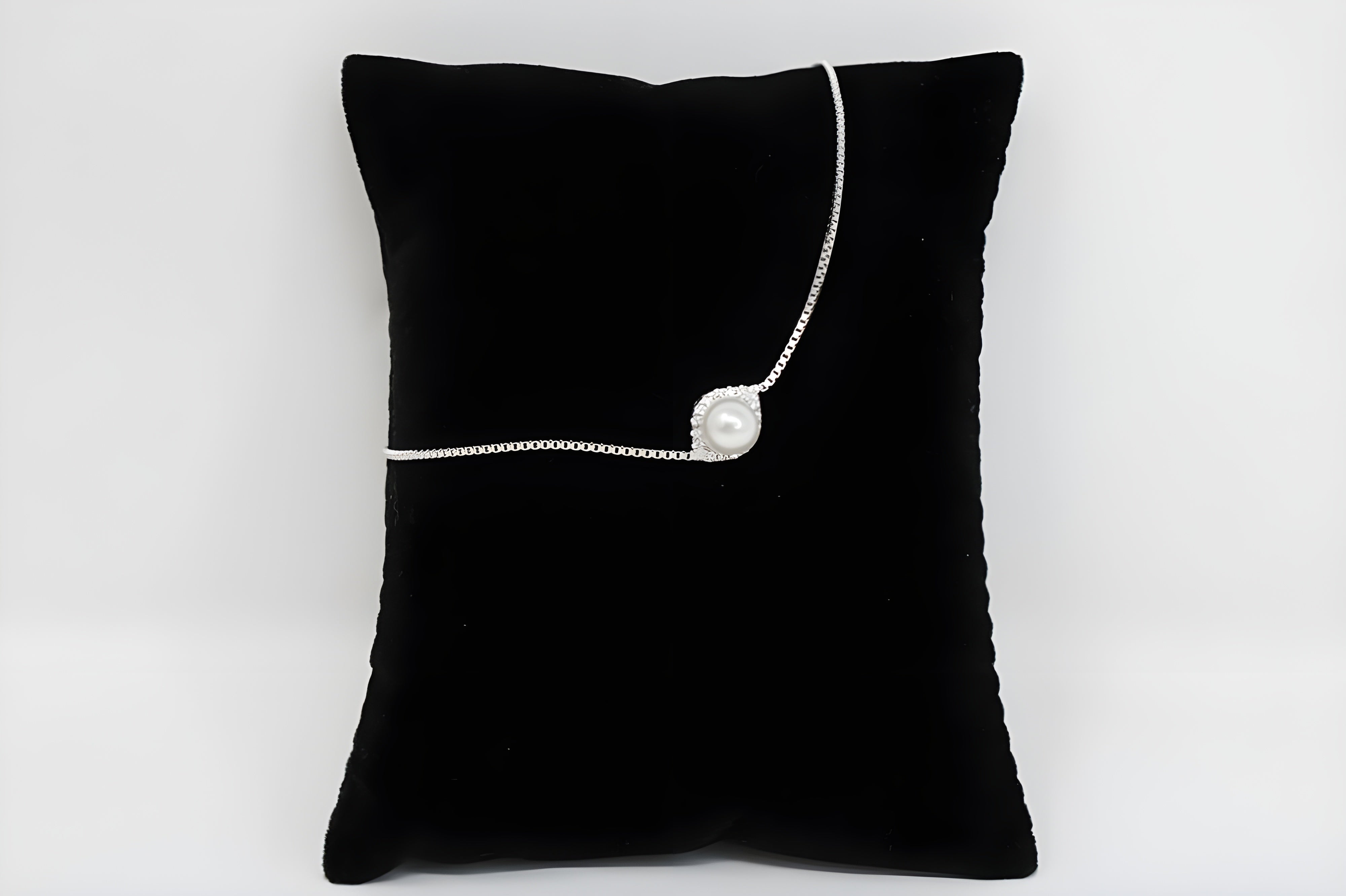 Veeves Timeless Pearl Crystal Bracelet