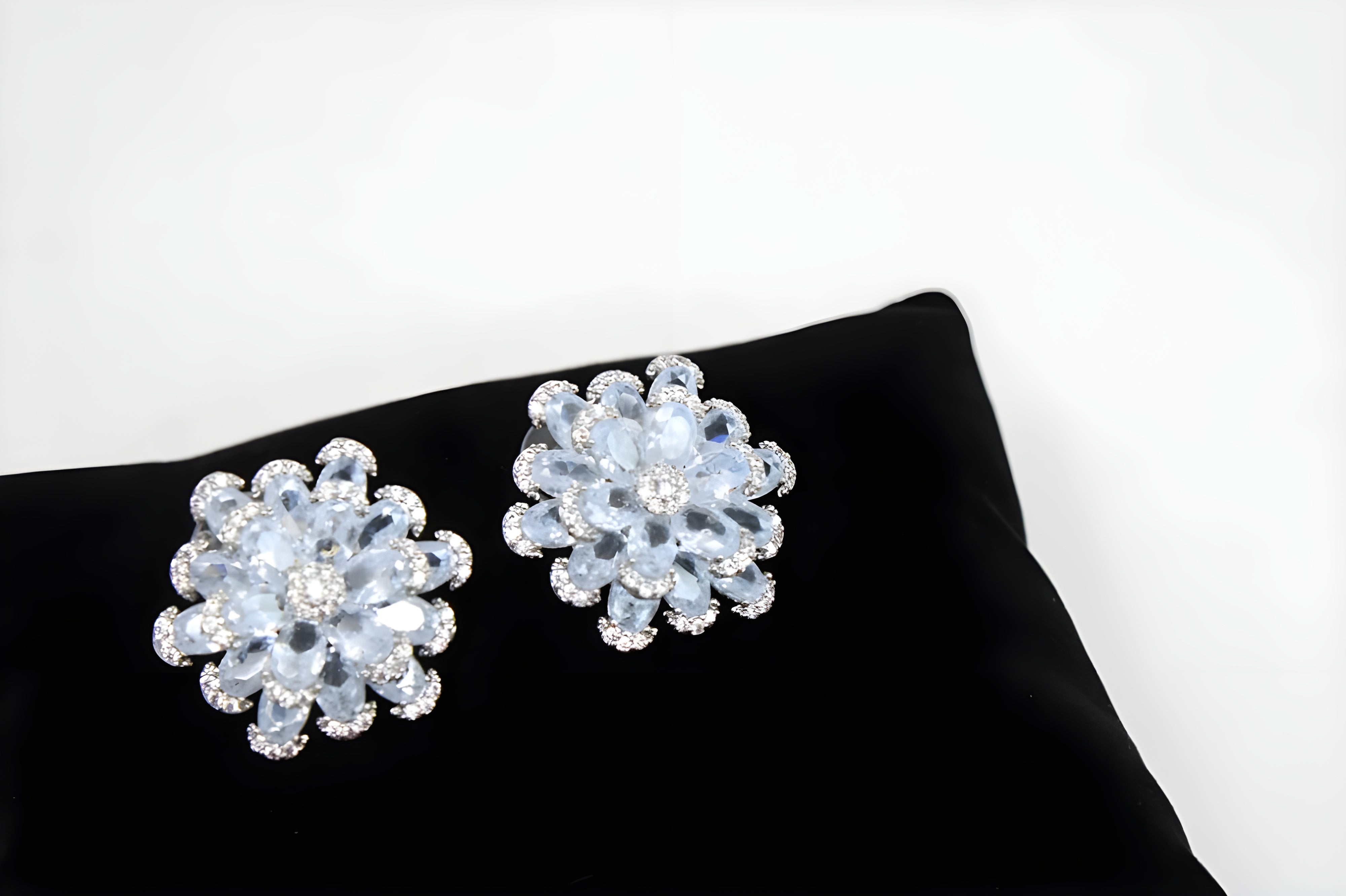 Graceful Blooms: Crystal Floral Design Earrings