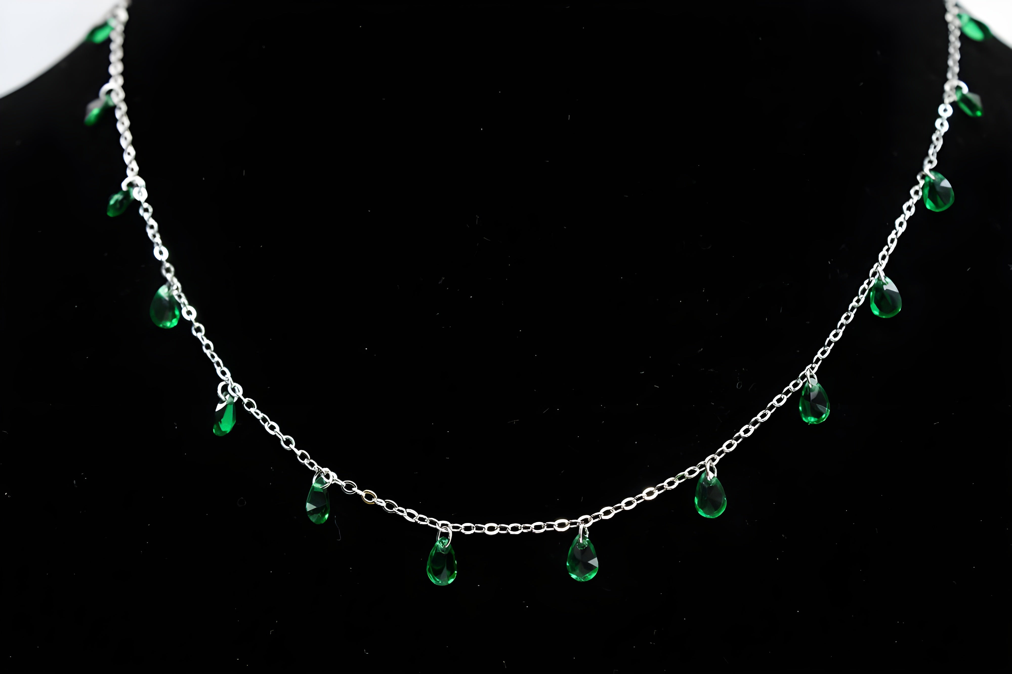 Emerald Dewdrop Necklace