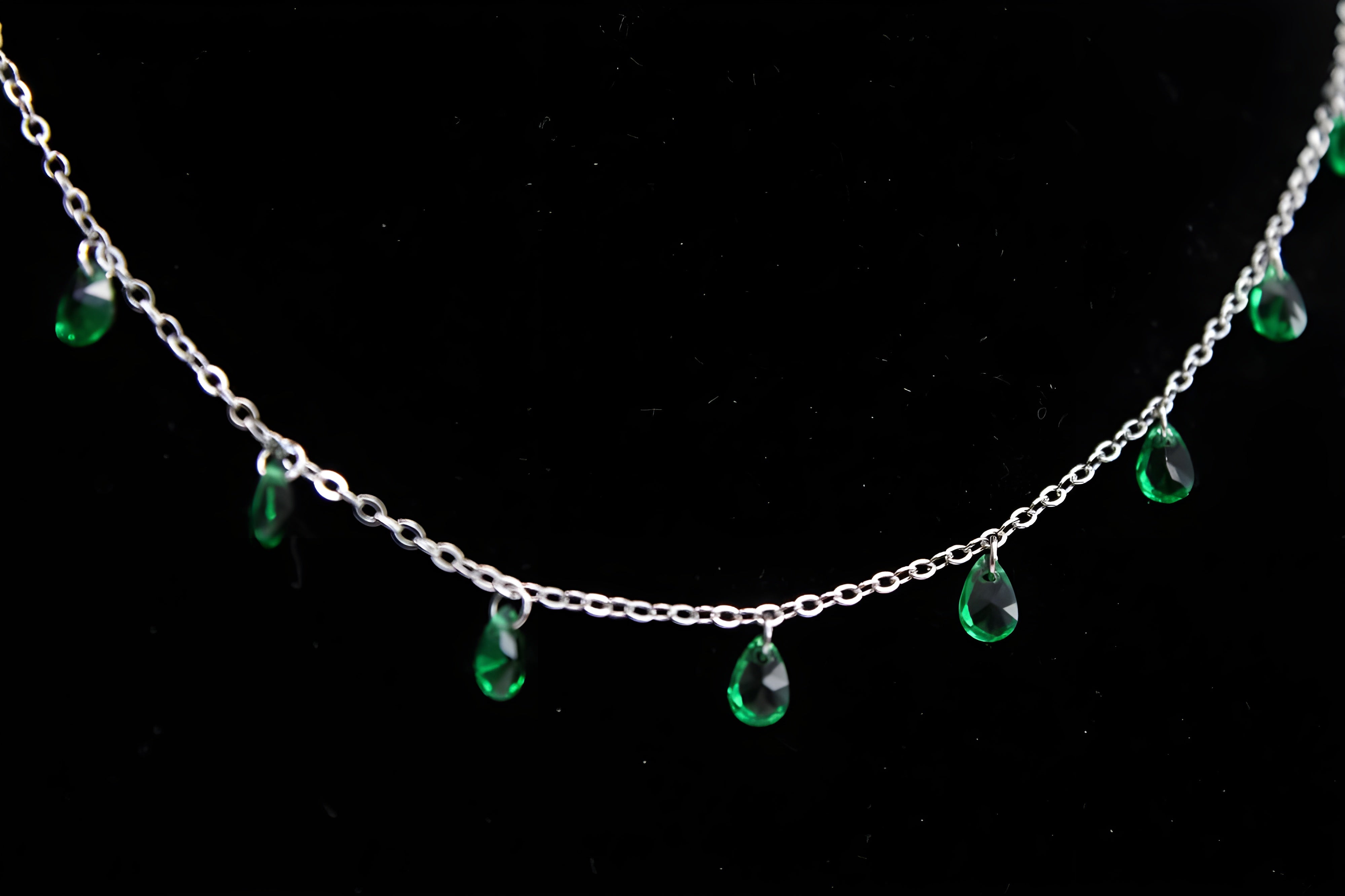 Emerald Dewdrop Necklace