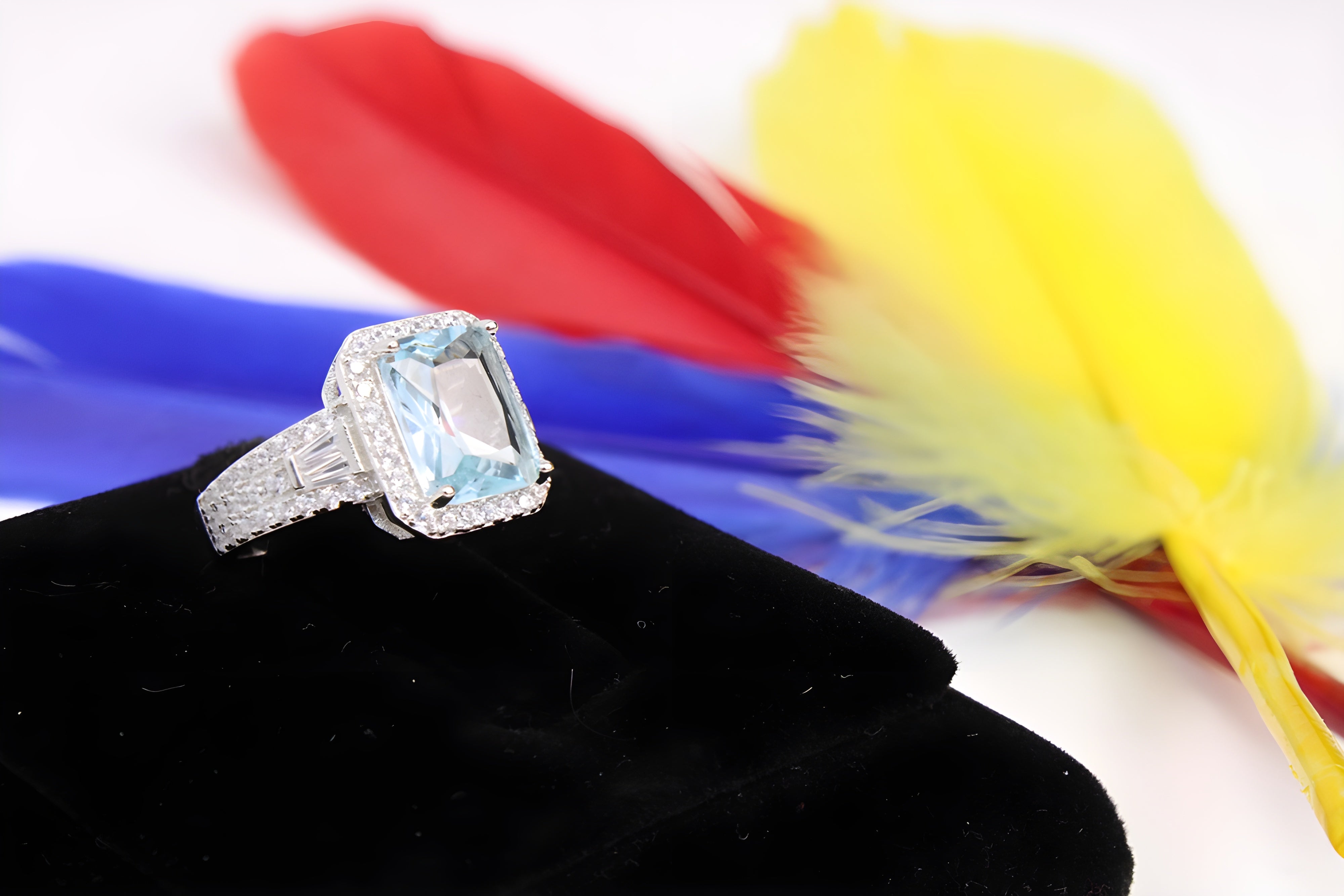 Sterling Silver VeeLux Premium Crystal Luminary Ring