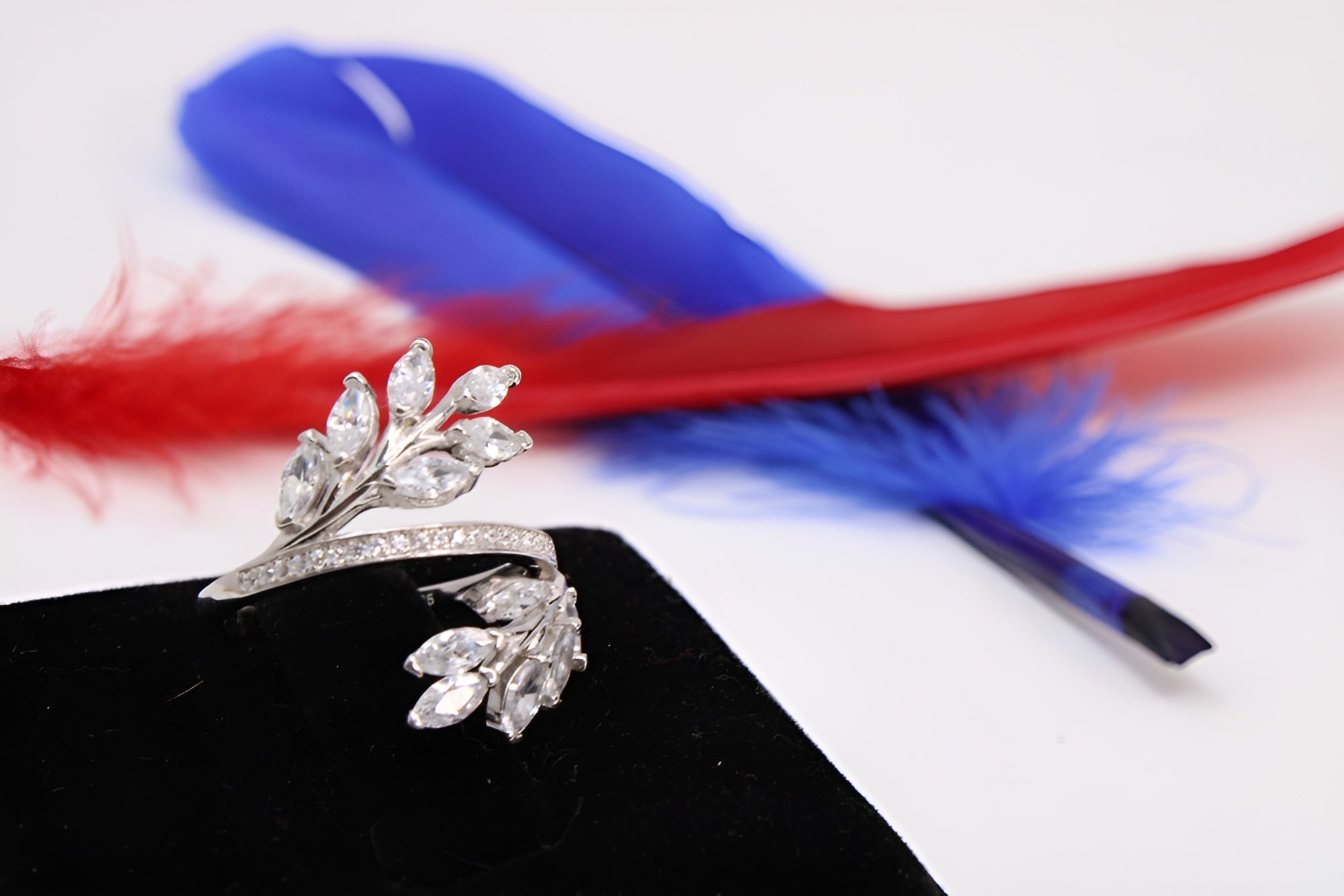 Sterling Silver VeeLux Premium Crystal Leafy Elegance Ring