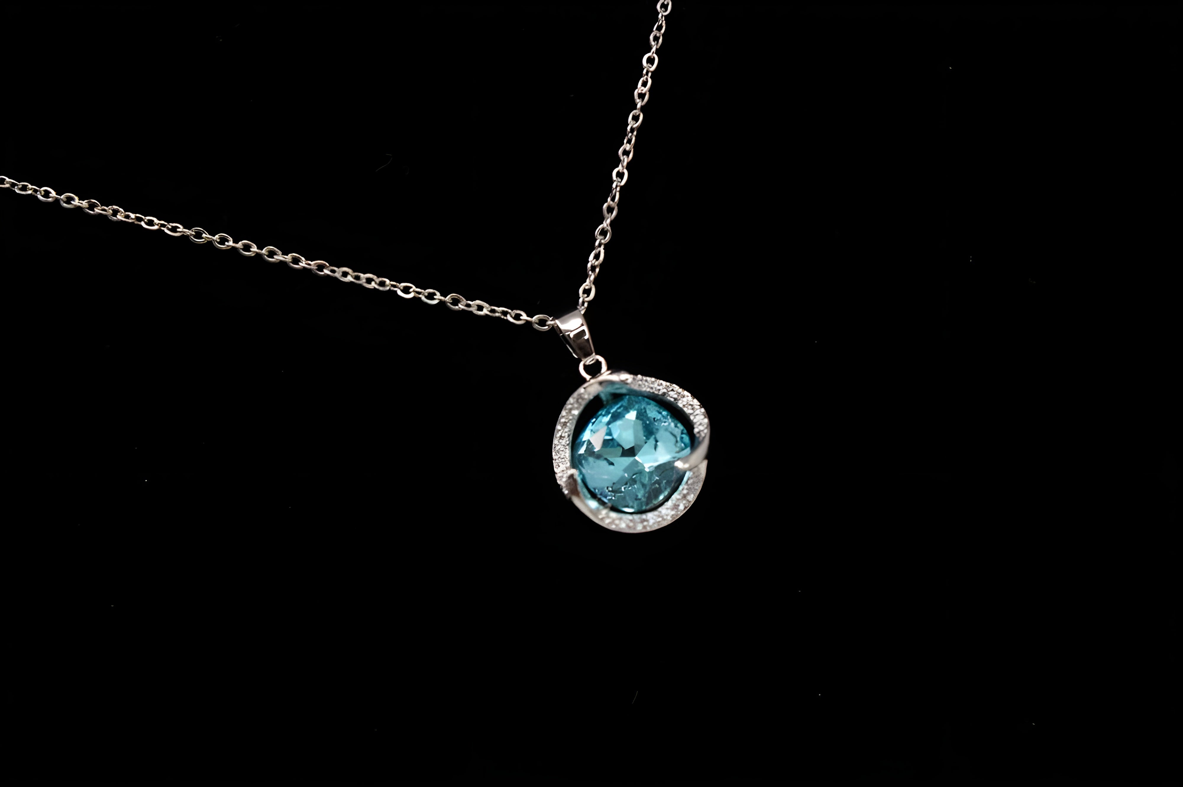 Enchanting Blue Crystal Pendant Set