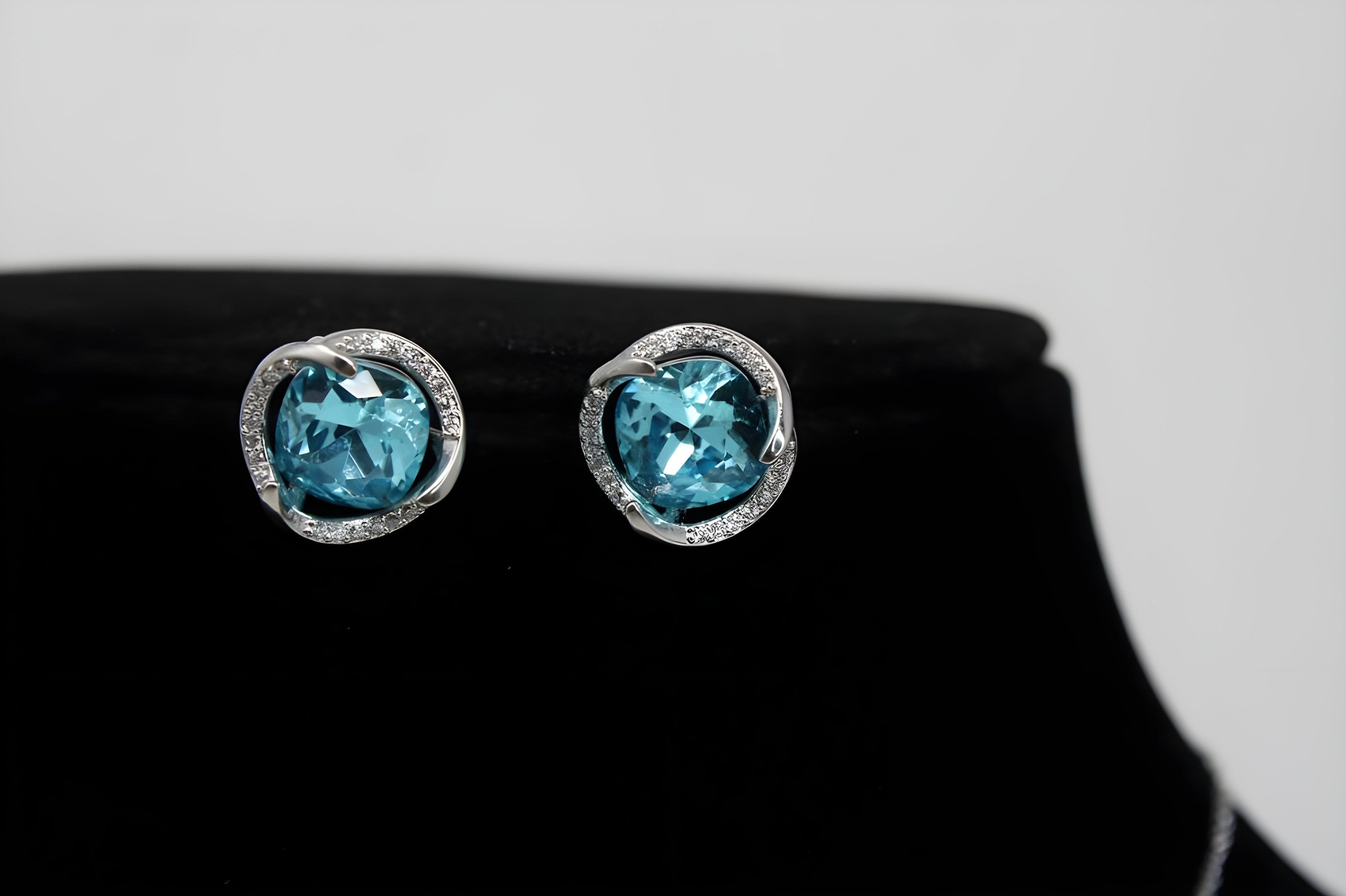 Enchanting Blue Crystal Pendant Set