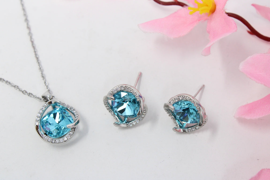 Enchanting Blue Crystal Pendant Set