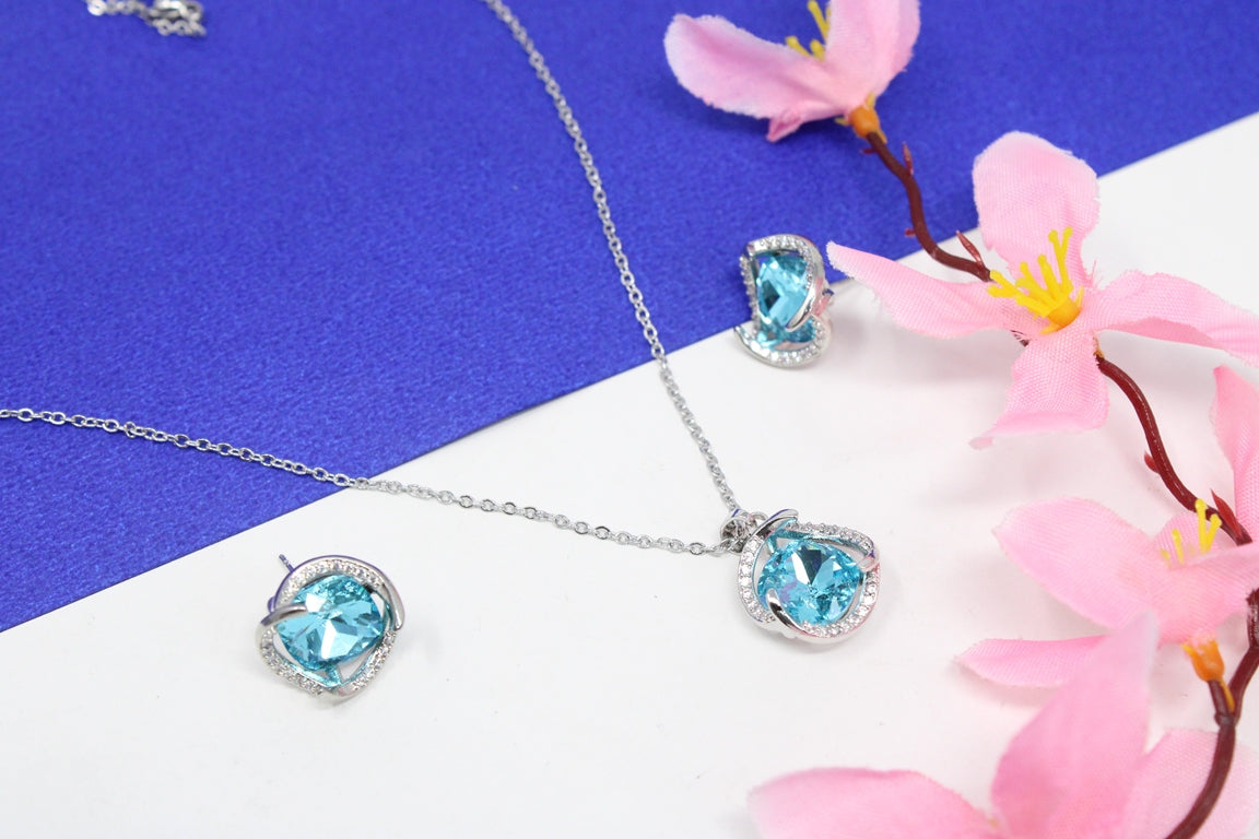 Enchanting Blue Crystal Pendant Set
