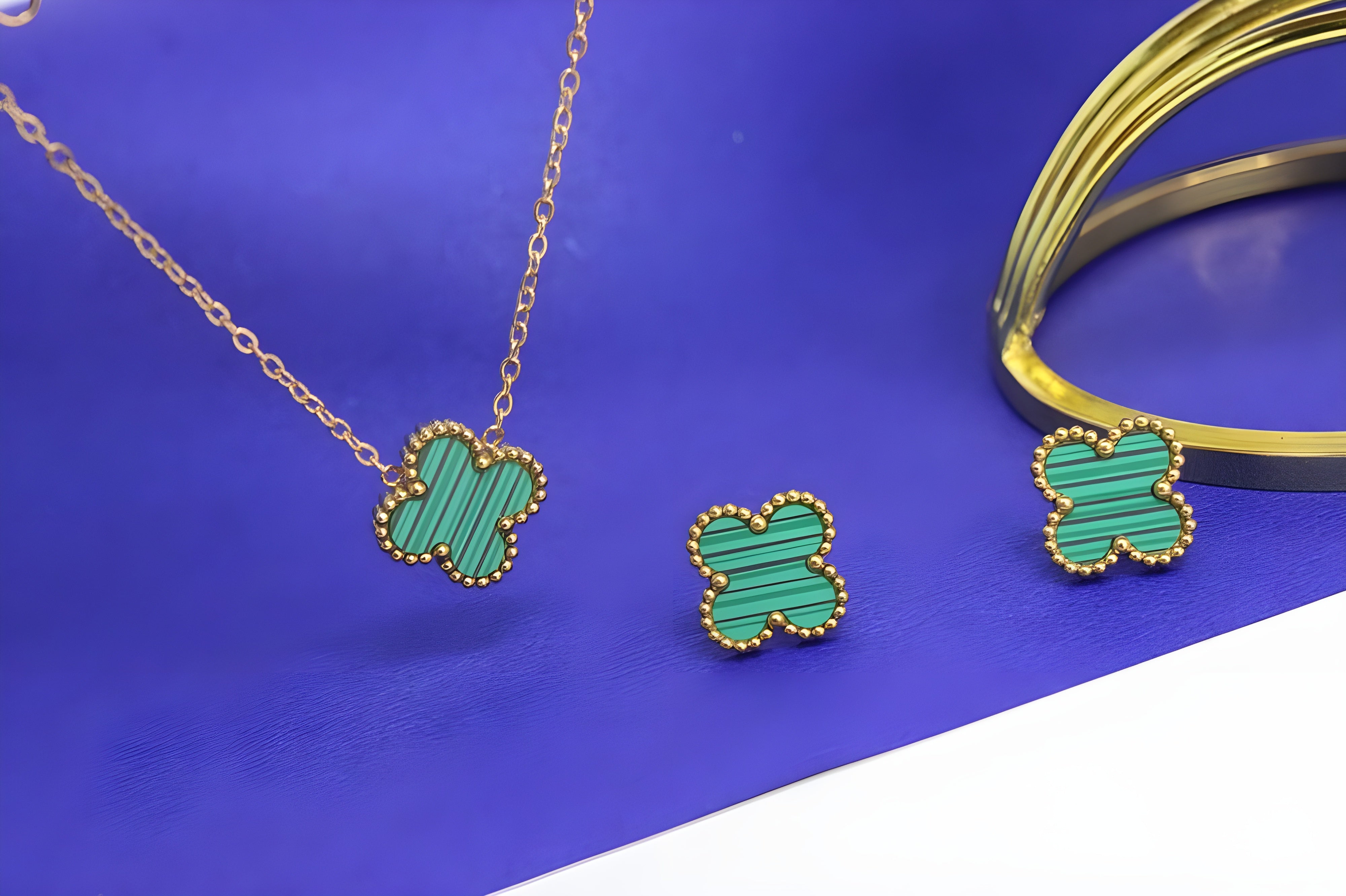 Verdant Elegance Leaf Pendant Set
