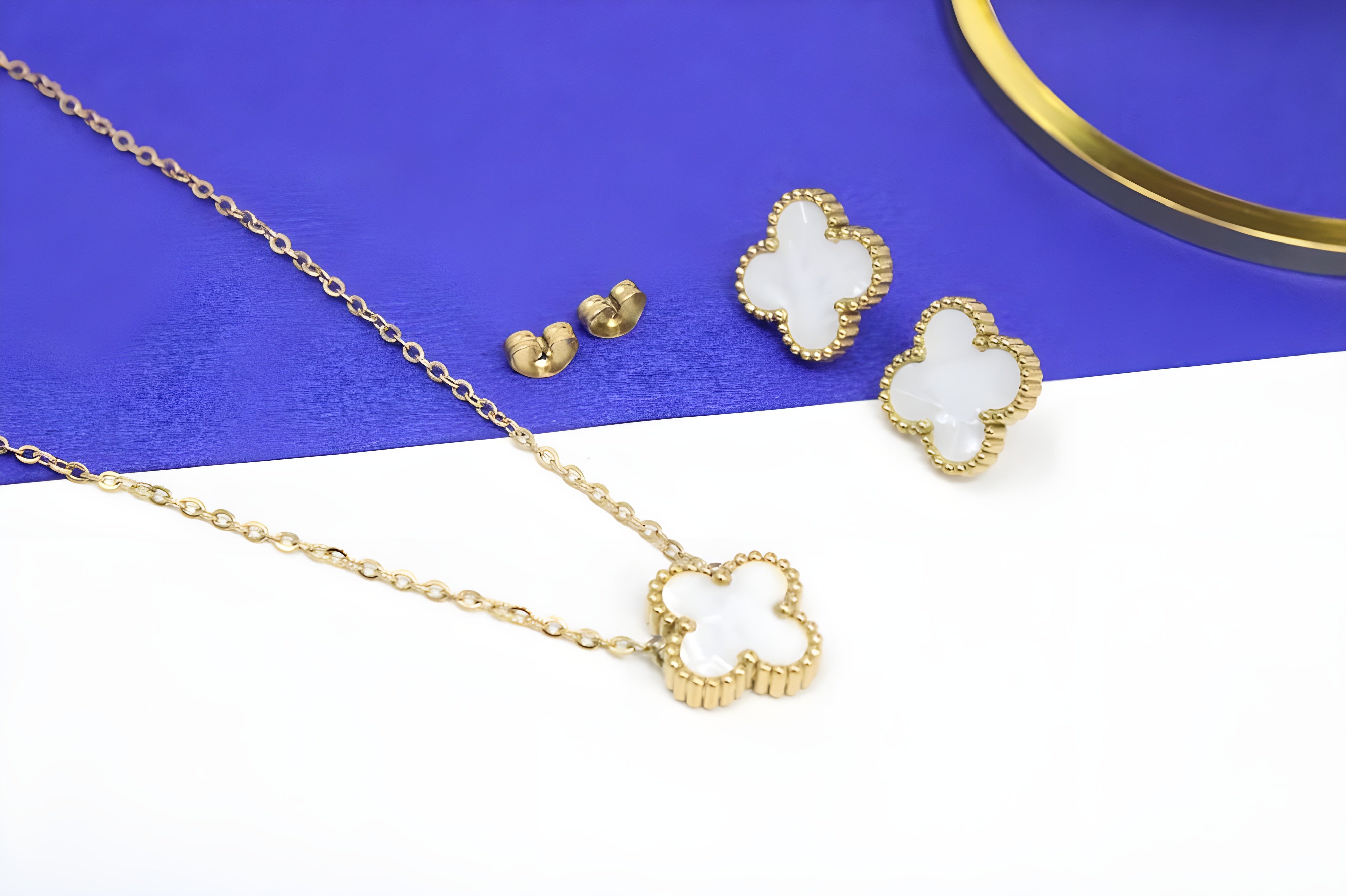Verdant Elegance Leaf Pendant Set