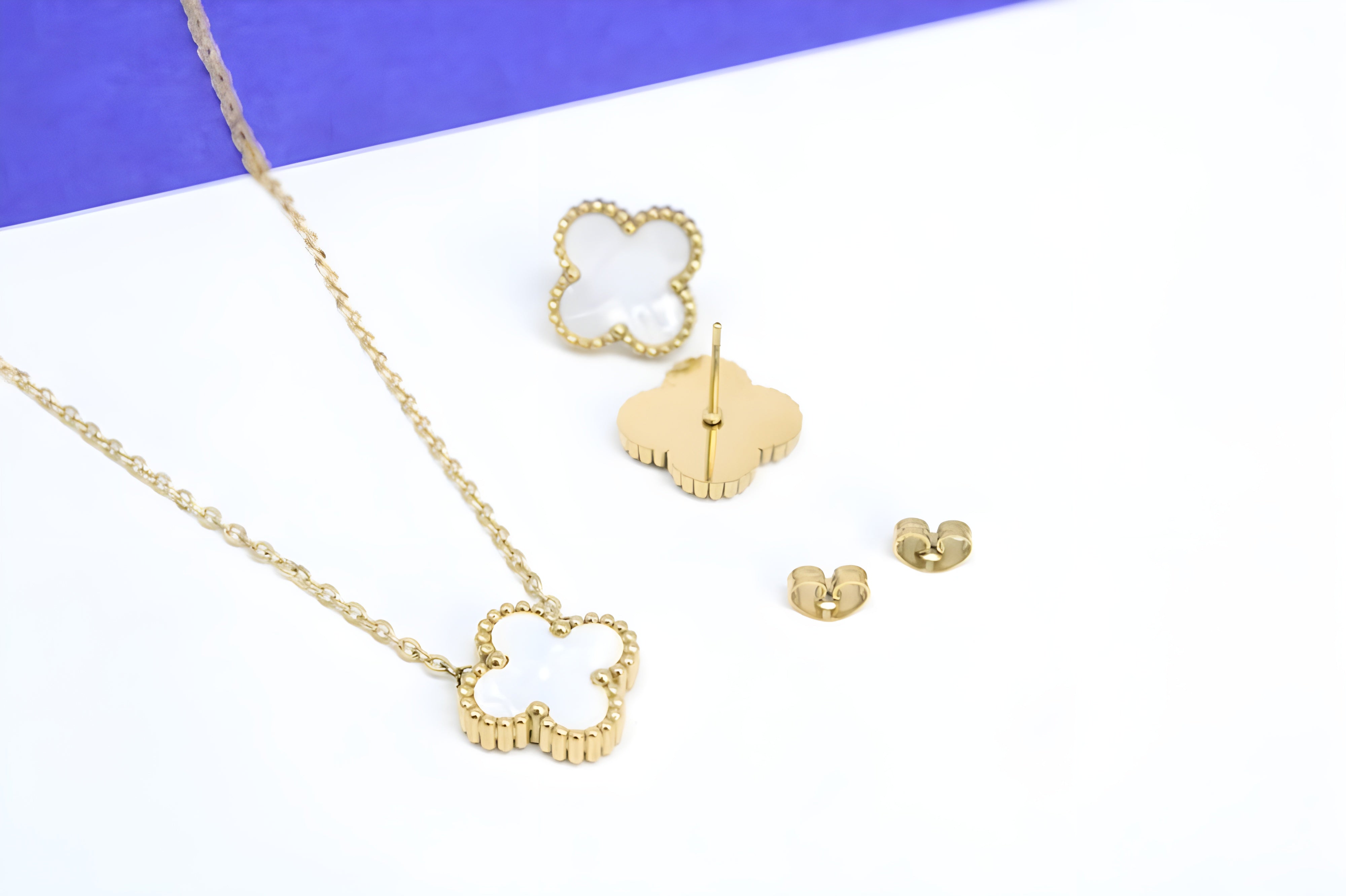 Verdant Elegance Leaf Pendant Set