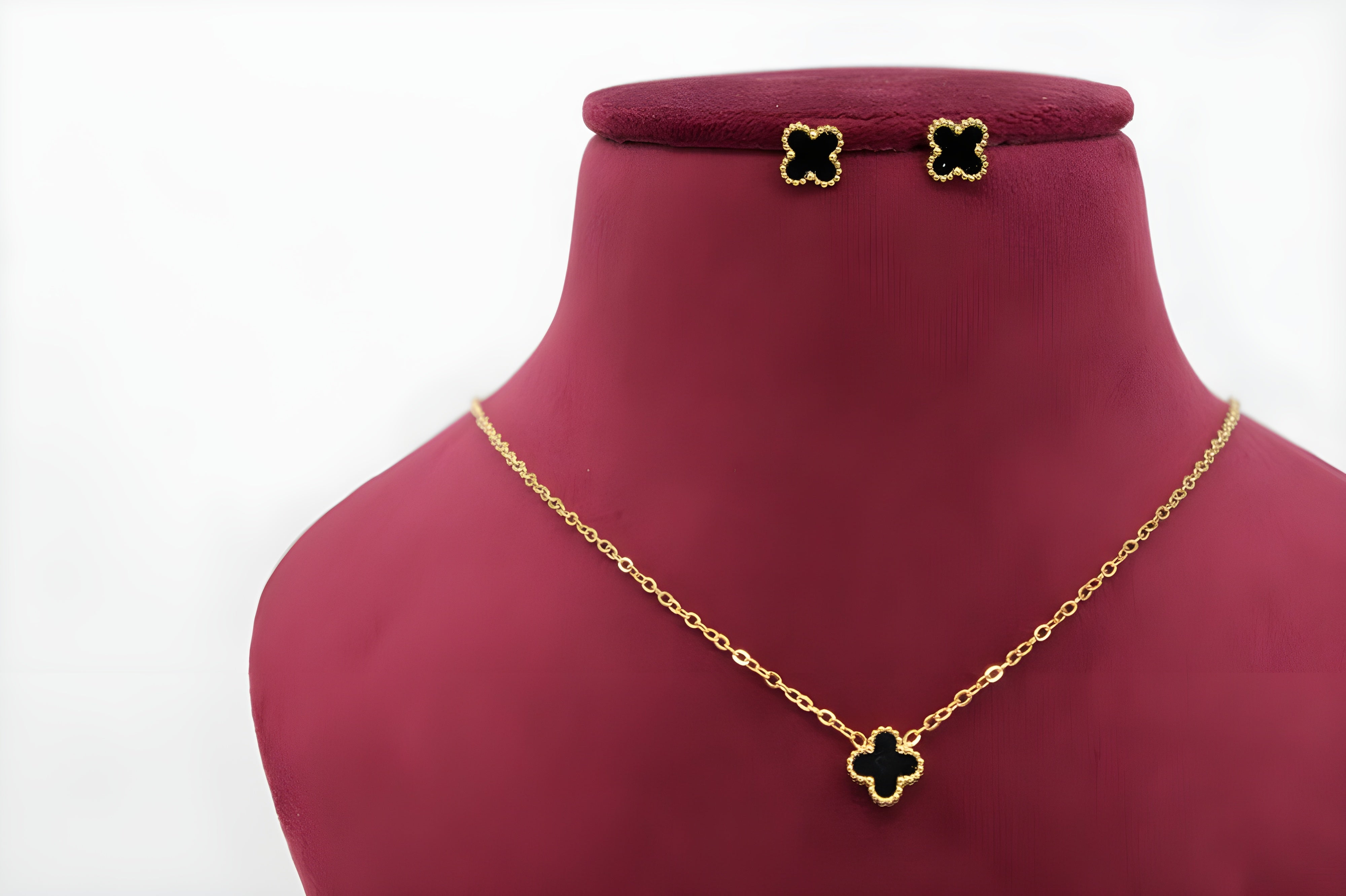 Lucky Leaf Tricolor Pendant Set