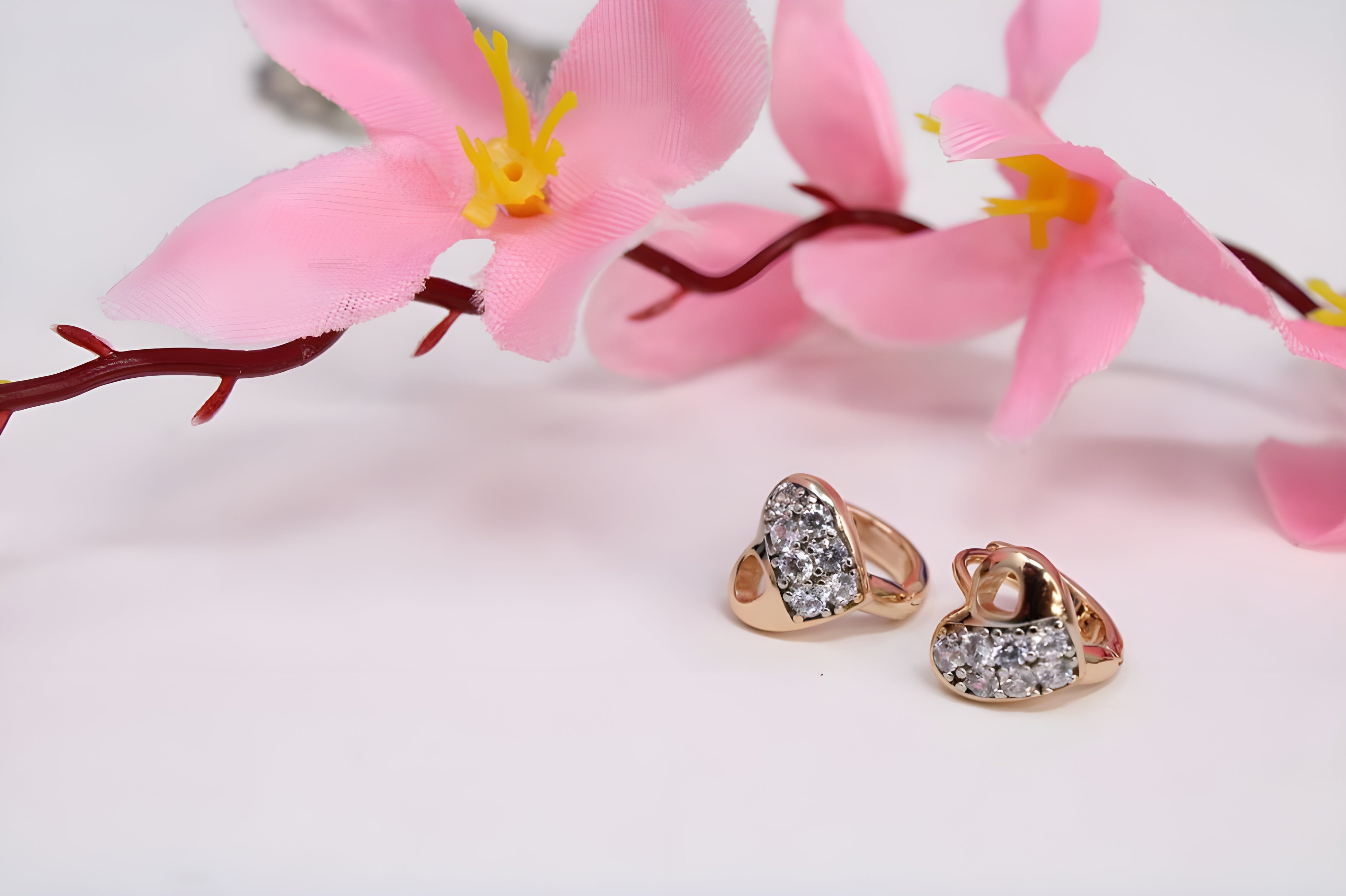 Golden Amore Heart Ear Studs
