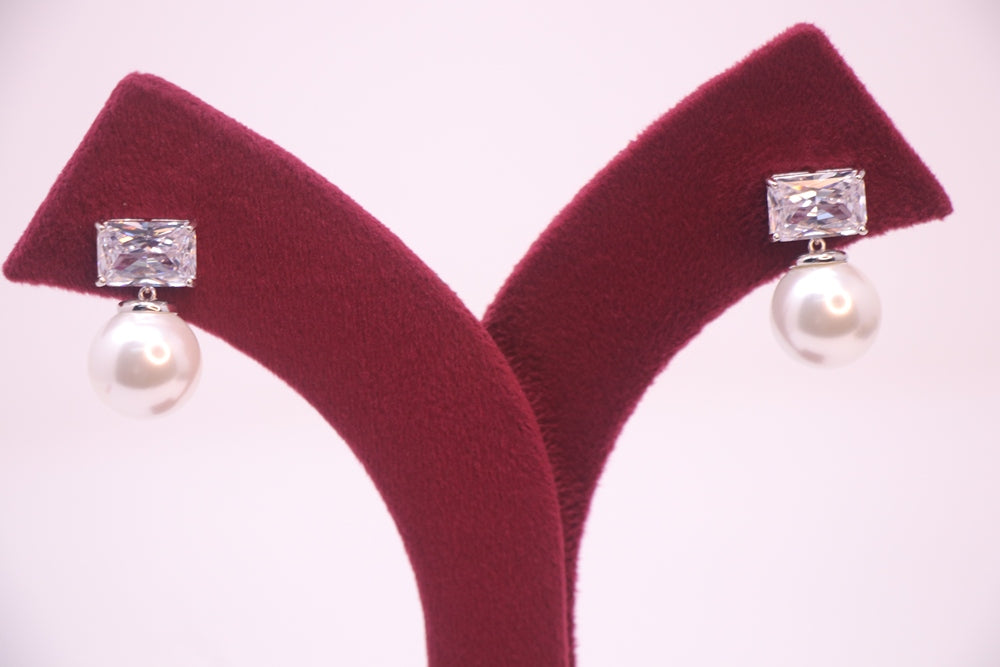 Golden Glow VeeLux Premium Crystal Pearl Earrings