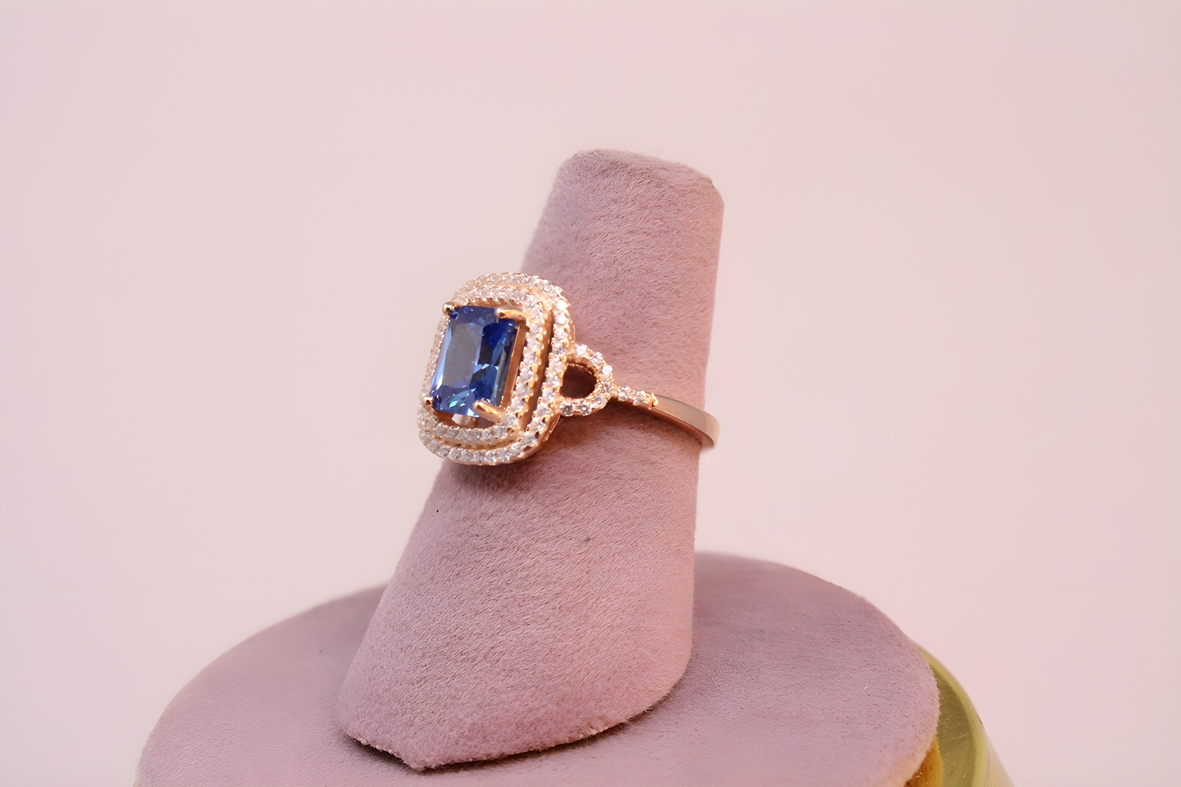 Aurum Verde VeeLux Premium Crystal Ring