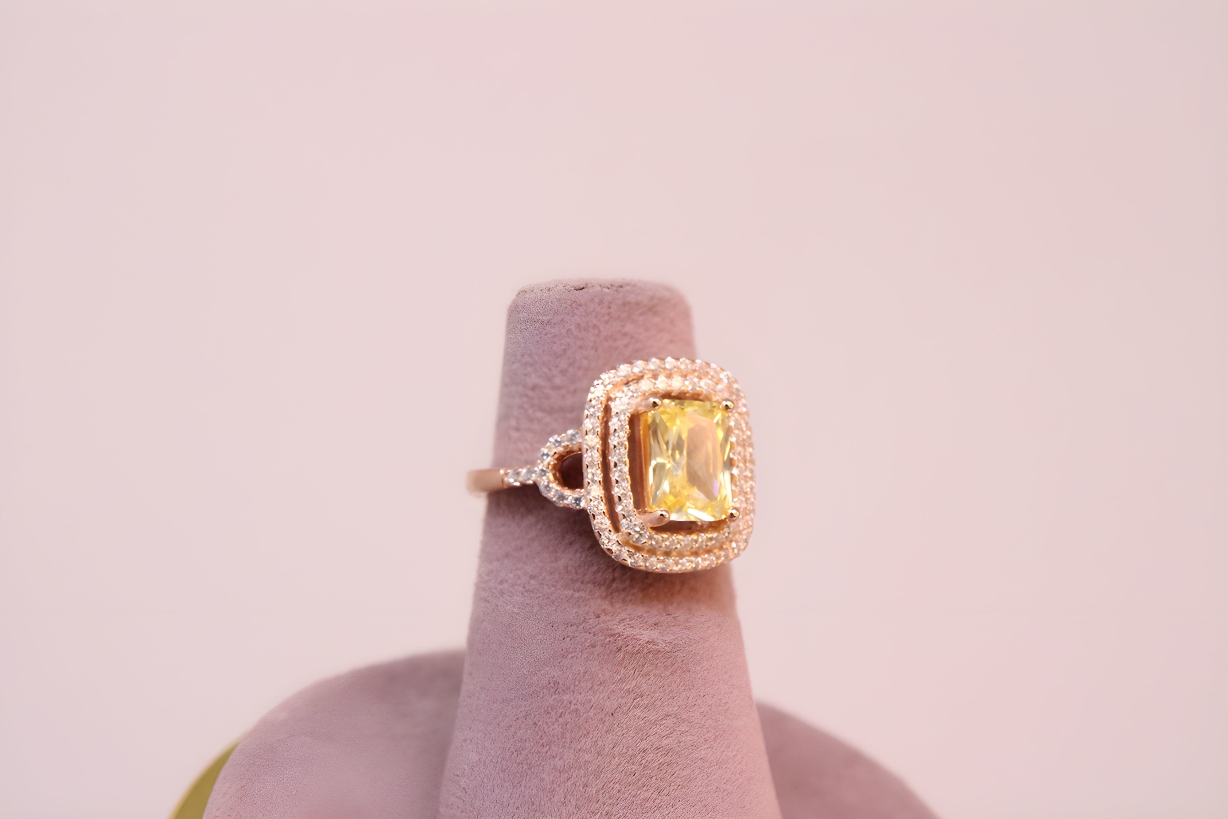 Aurum Verde VeeLux Premium Crystal Ring