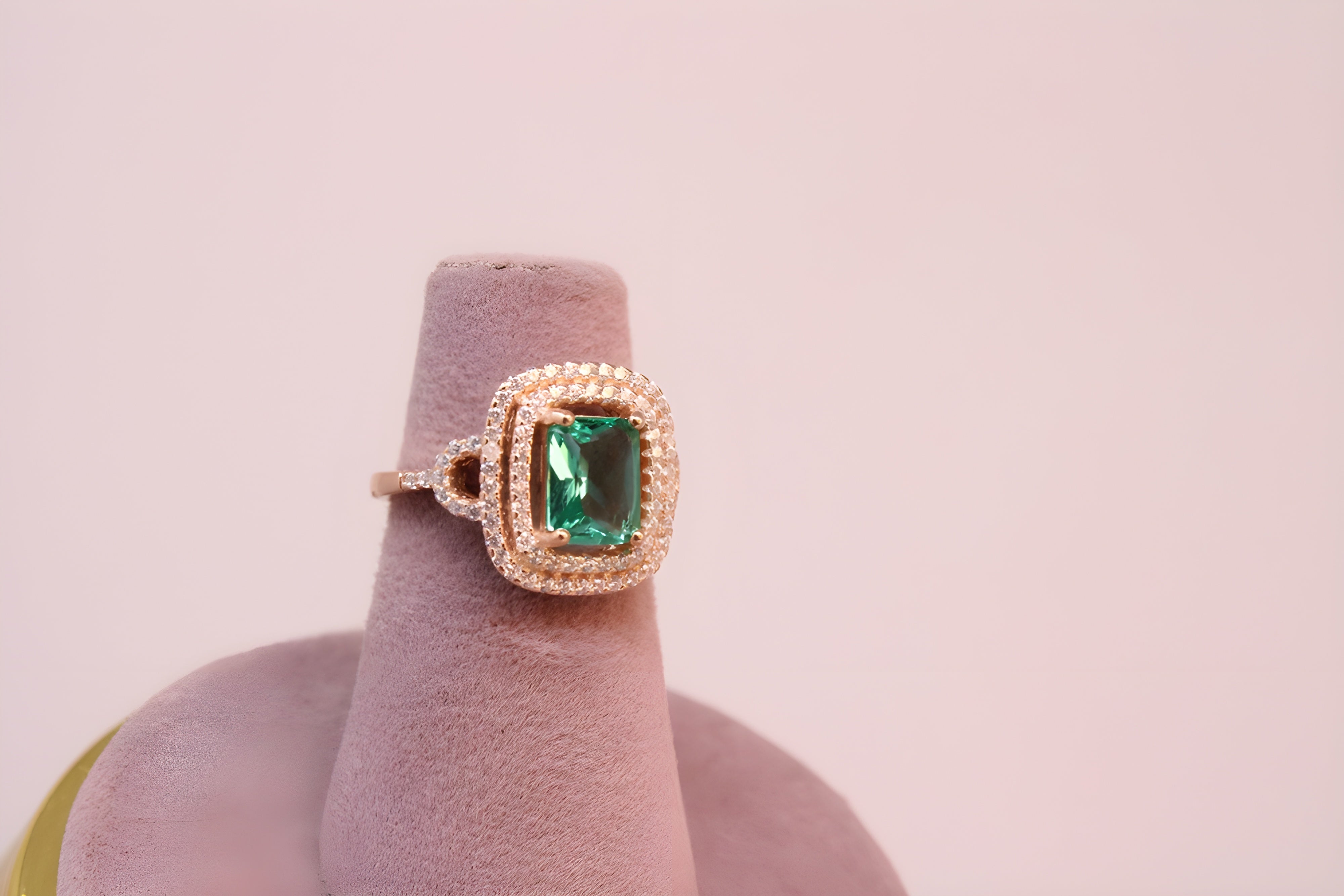 Aurum Verde VeeLux Premium Crystal Ring