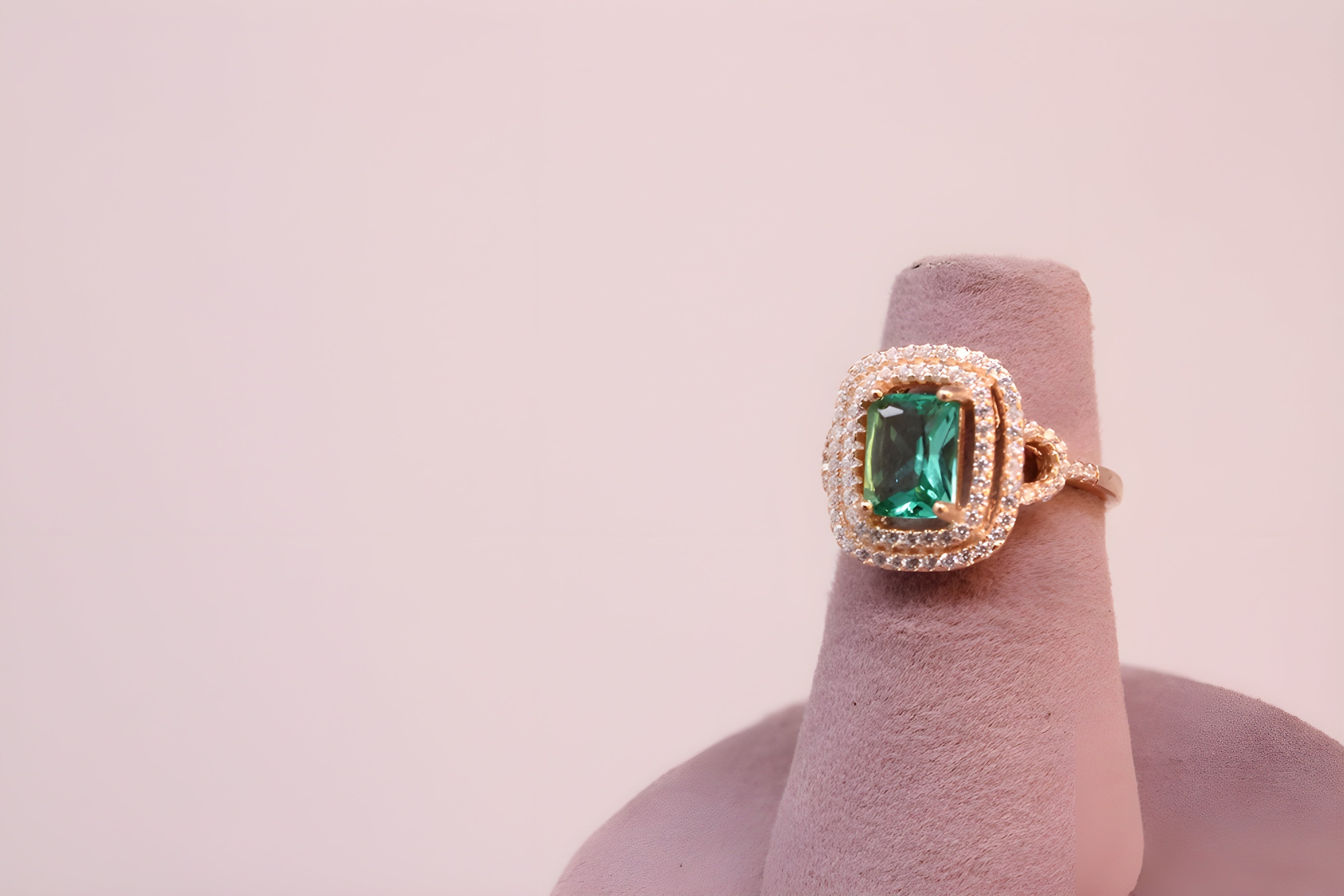 Aurum Verde VeeLux Premium Crystal Ring