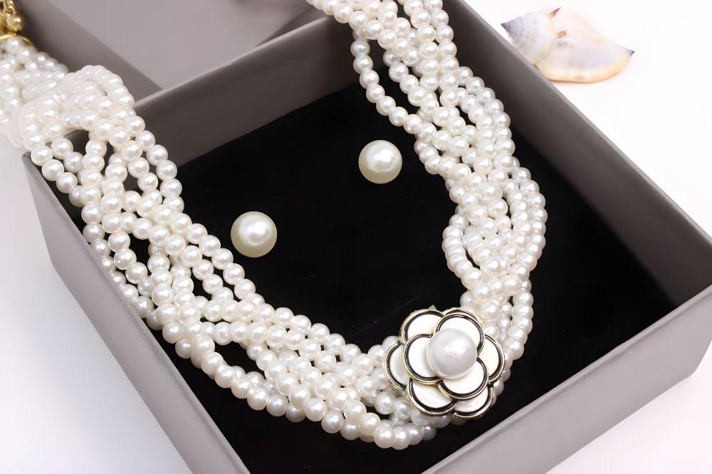 Luminescent Artificial Pearl Necklace Set